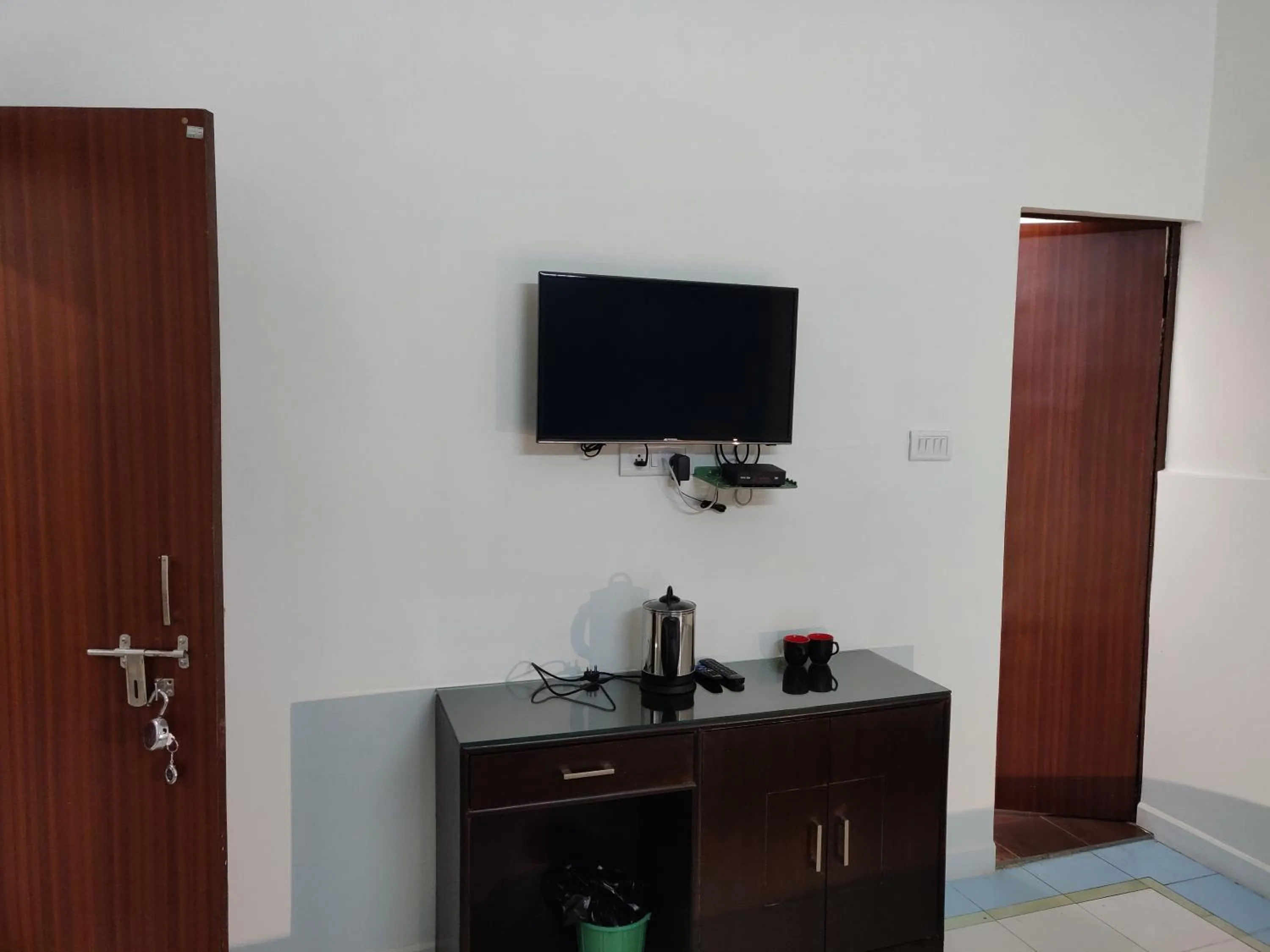 TV and multimedia in Joey's Hostel Agra - 200m from Taj Mahal