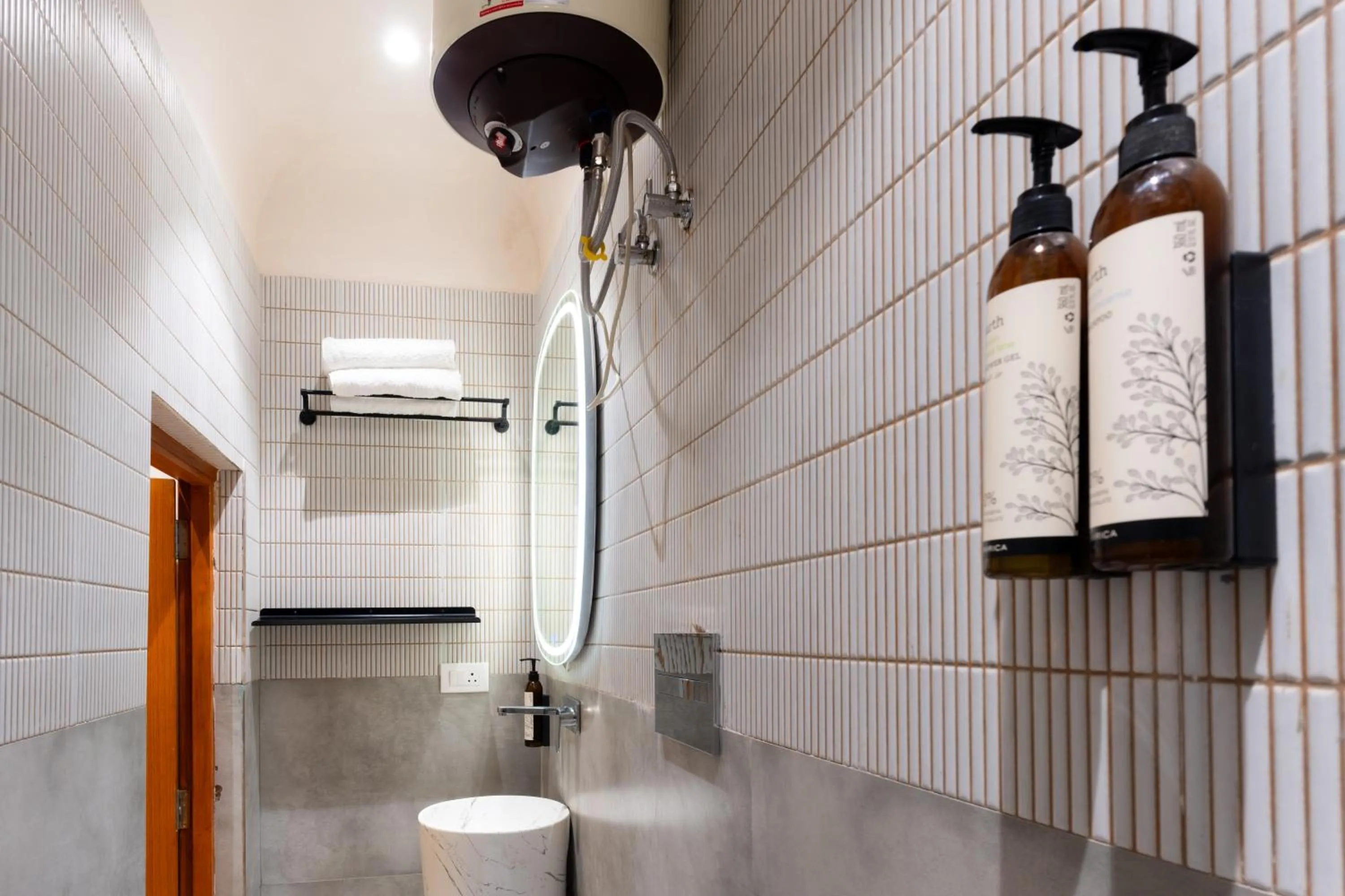 Bathroom in Joey's Hostel Agra - 200m from Taj Mahal