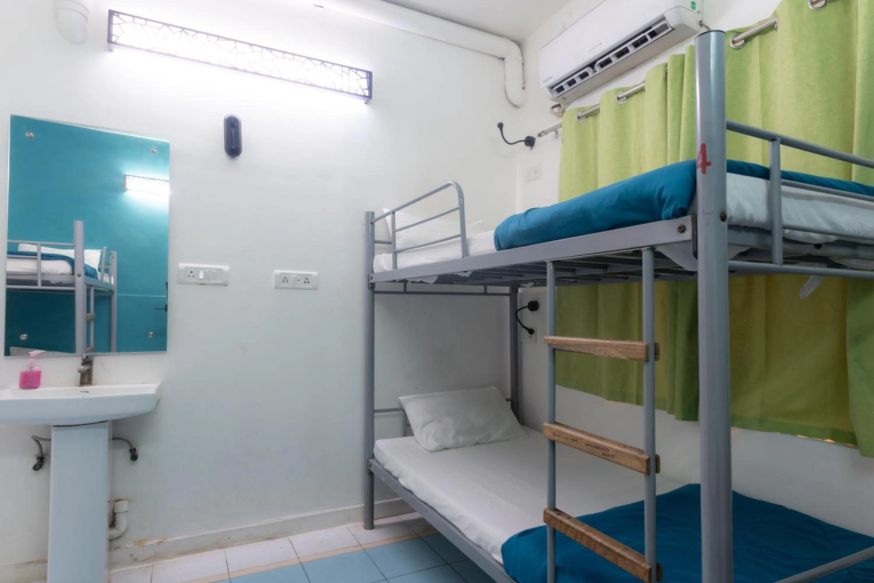 Bed in Joey's Hostel Agra - 200m from Taj Mahal