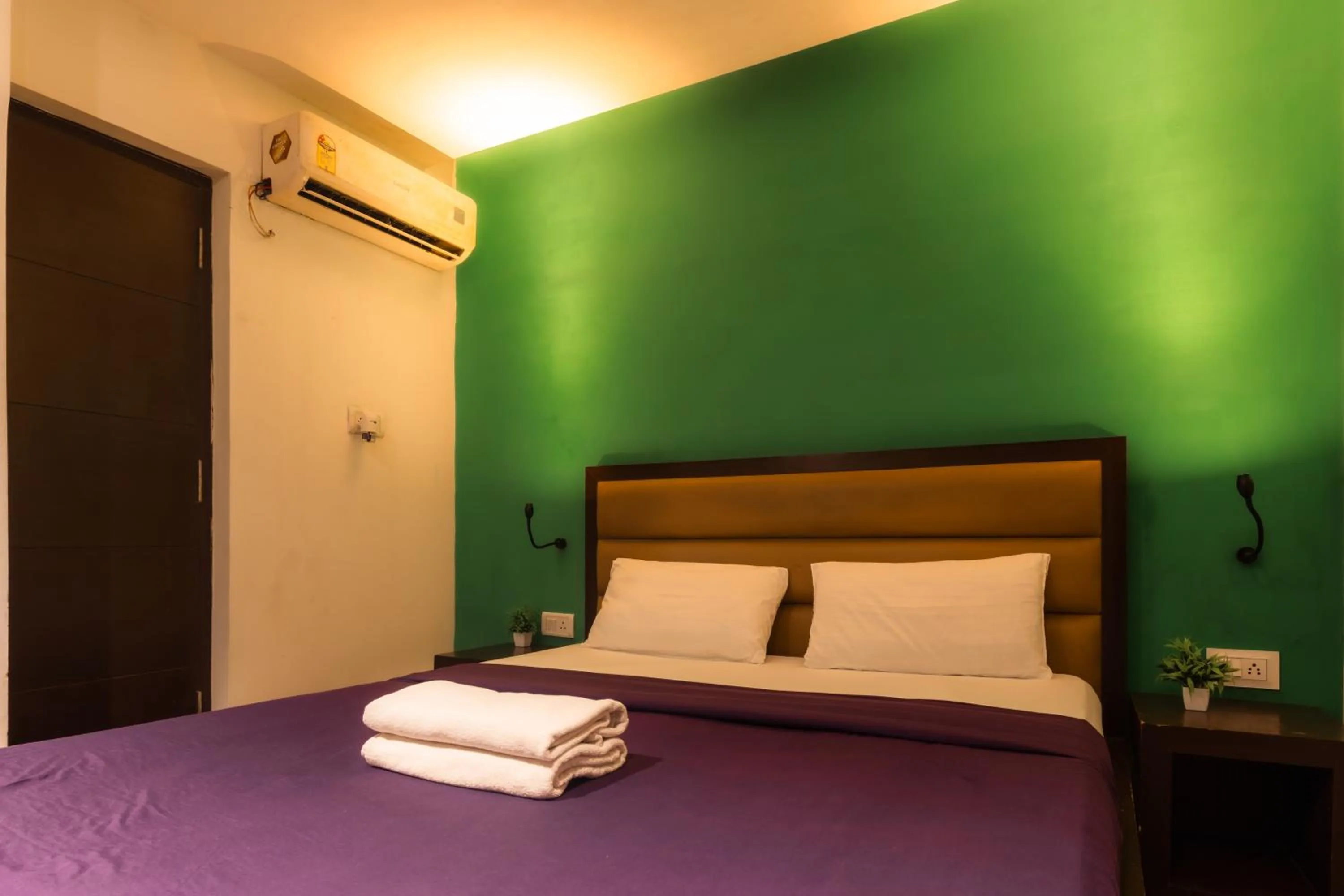 Bedroom, Bed in Joey's Hostel Agra - 200m from Taj Mahal