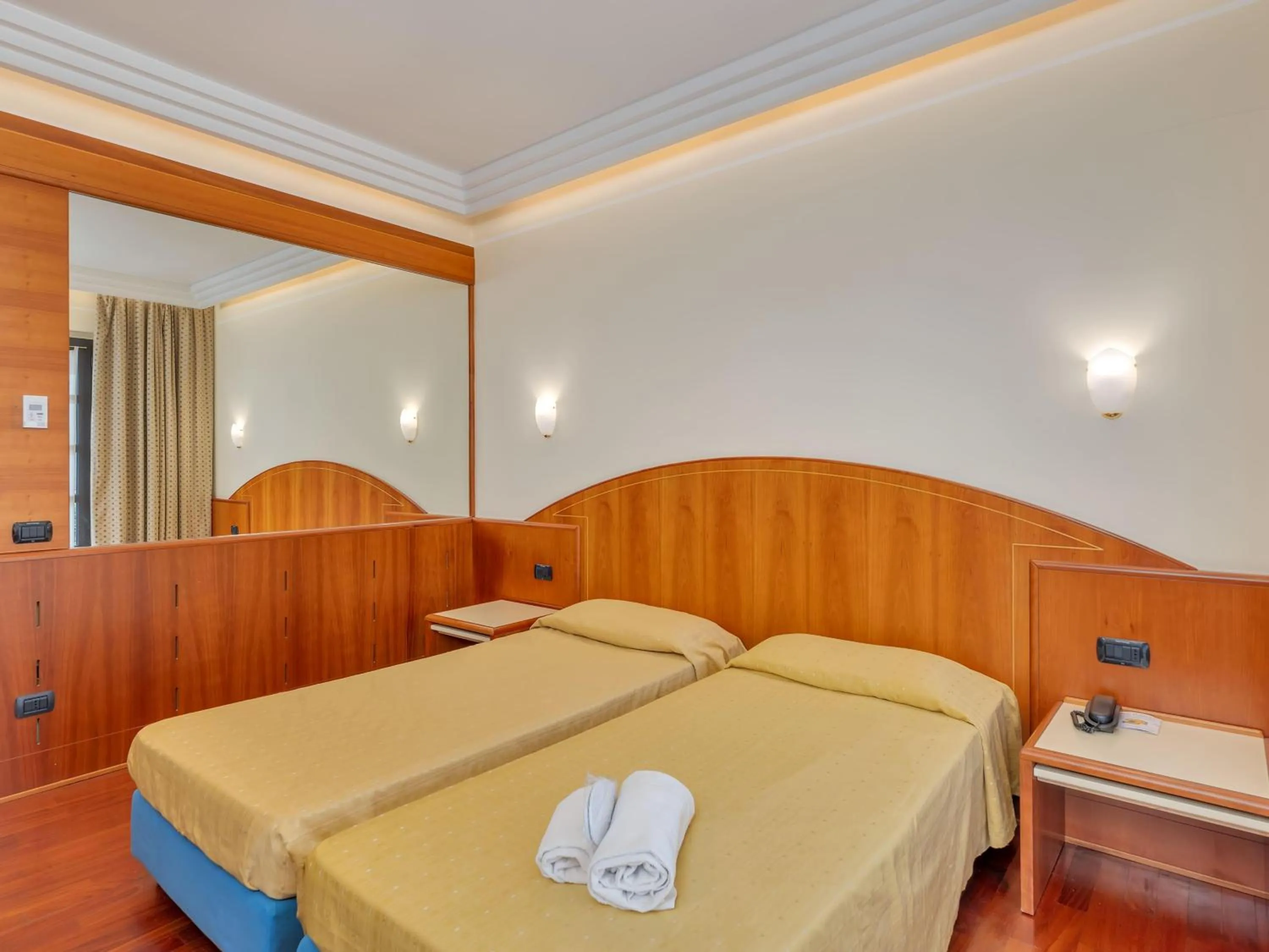 Twin Room - Disability Access in B&B HOTELS Hotel Prestige Ornago