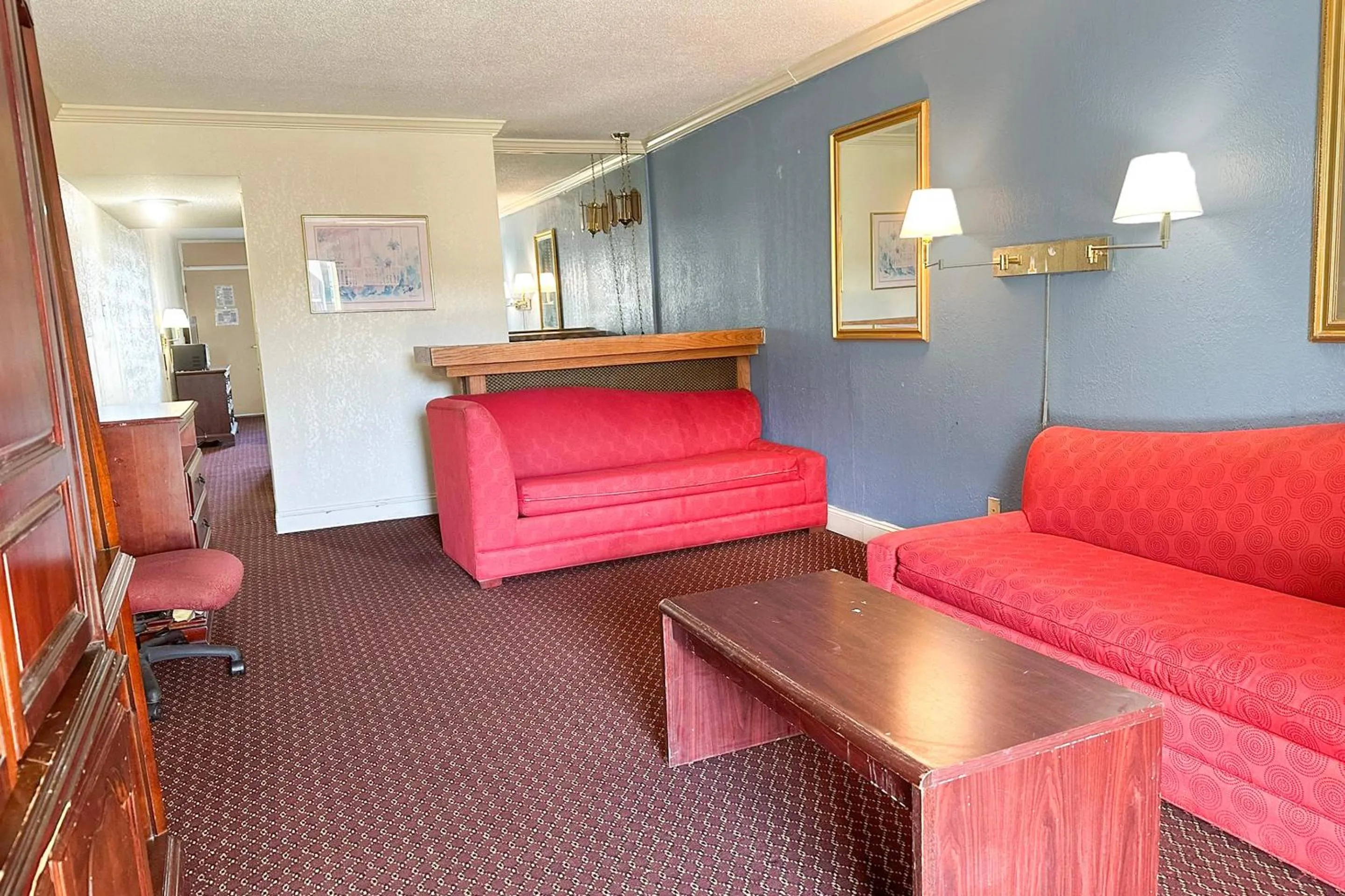 Bedroom in Super Inn & Suites by OYO Milledgeville