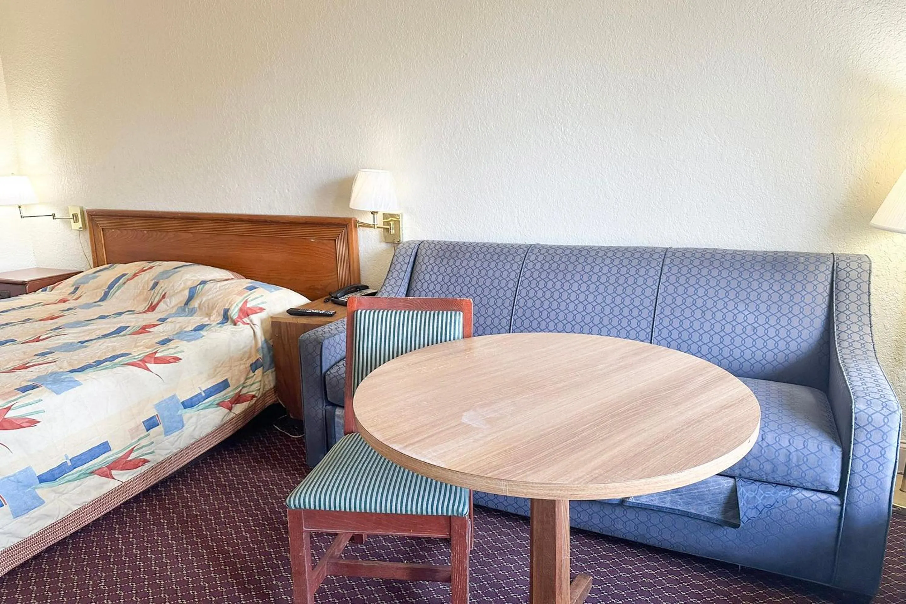 Bedroom, Bed in Super Inn & Suites by OYO Milledgeville