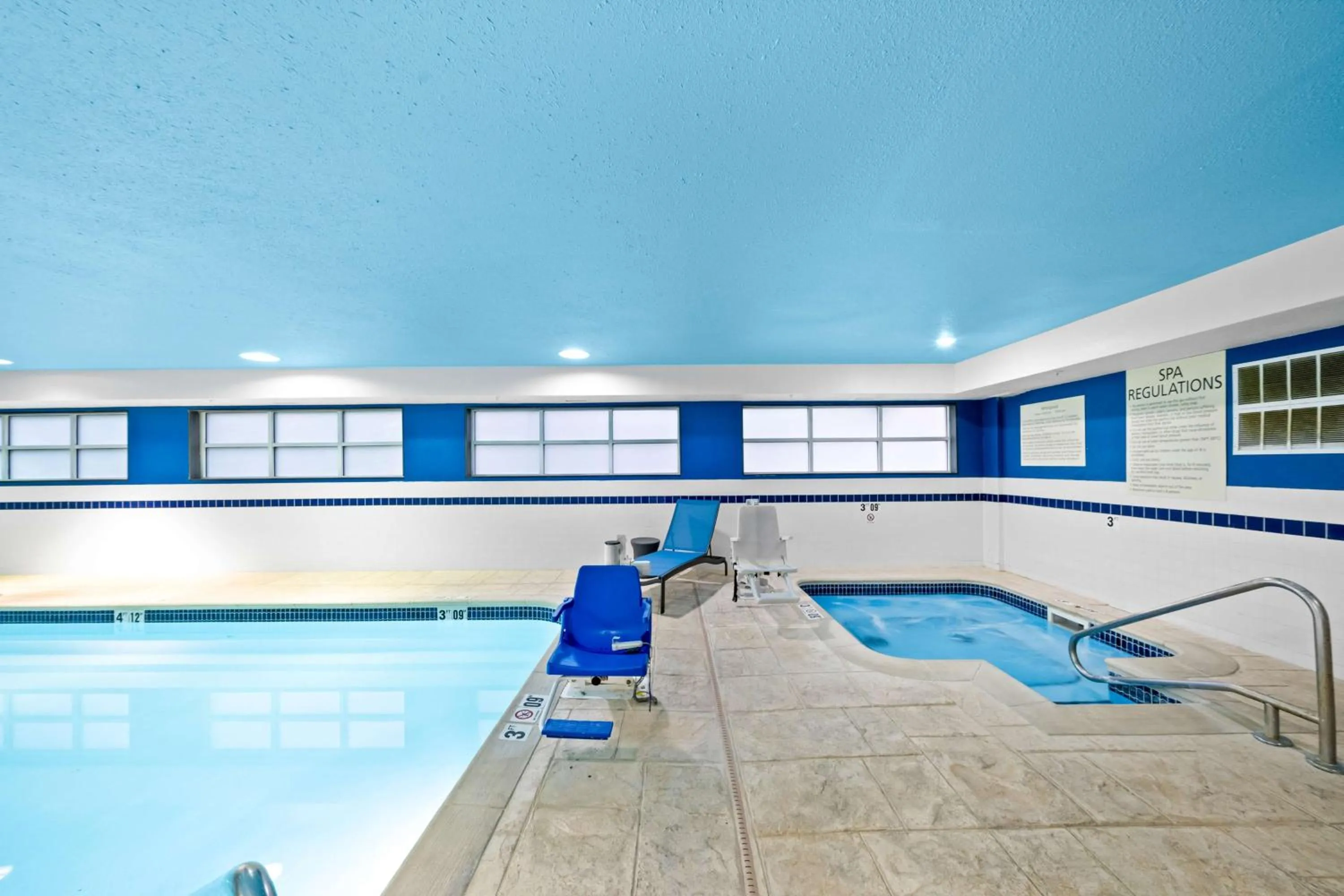 Pool view in Hampton Inn South Heritage Park