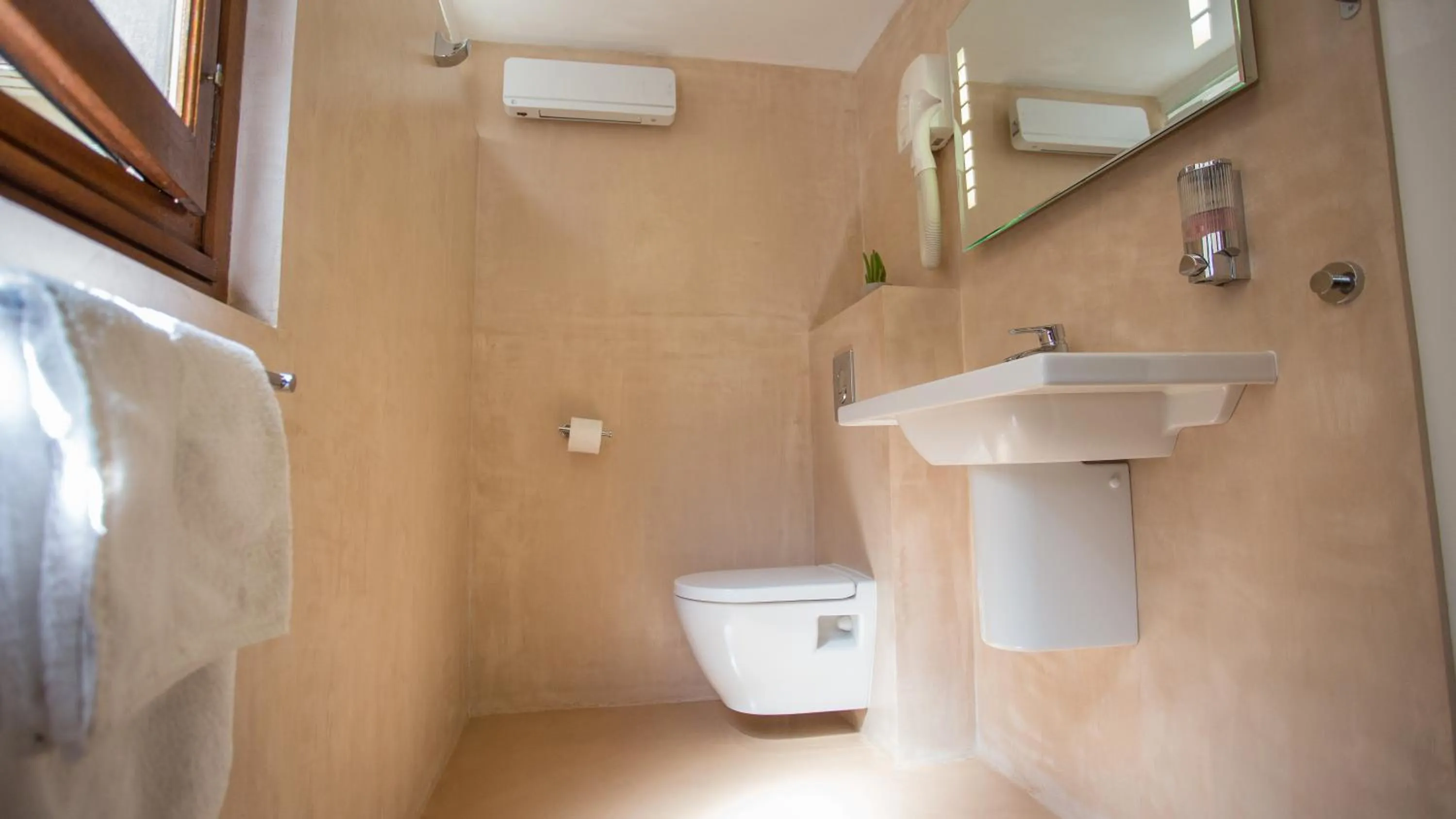 Bathroom in Hôtel Napoléon