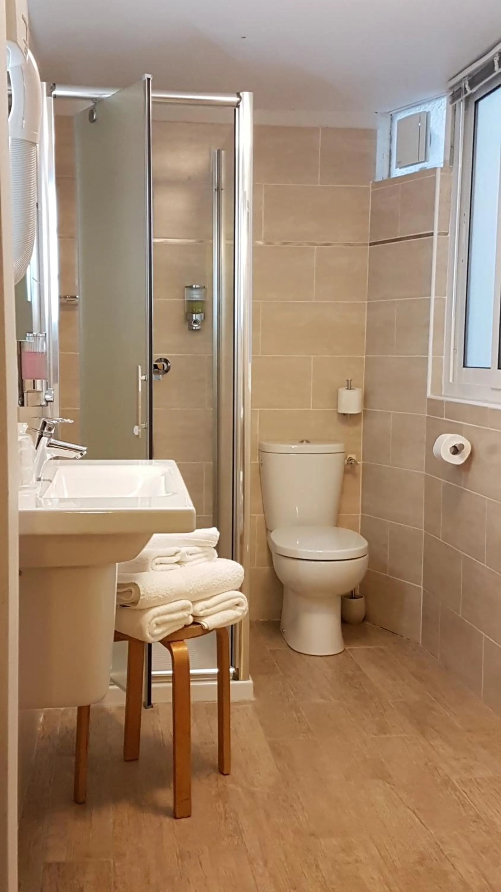 Bathroom in Hôtel Napoléon