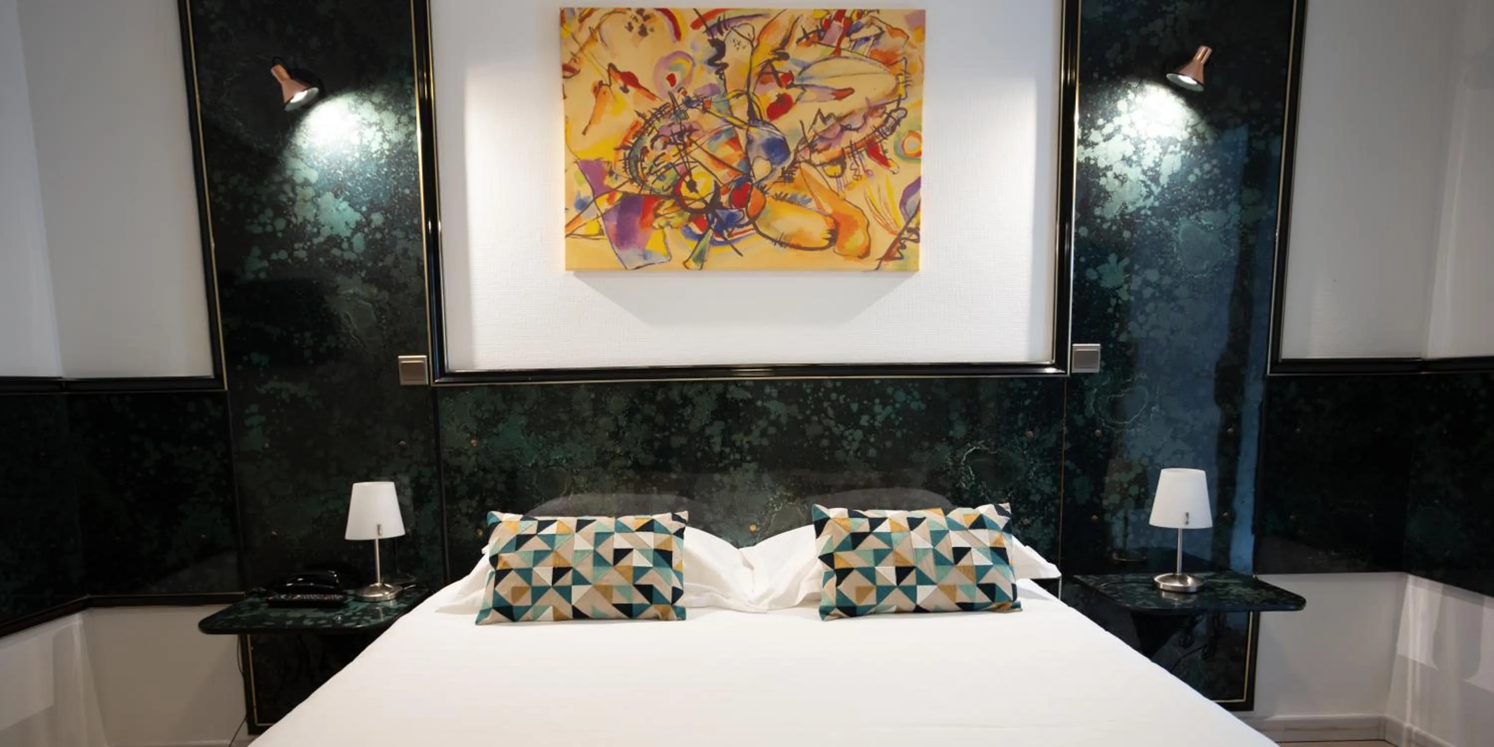 Bed in Hôtel Napoléon