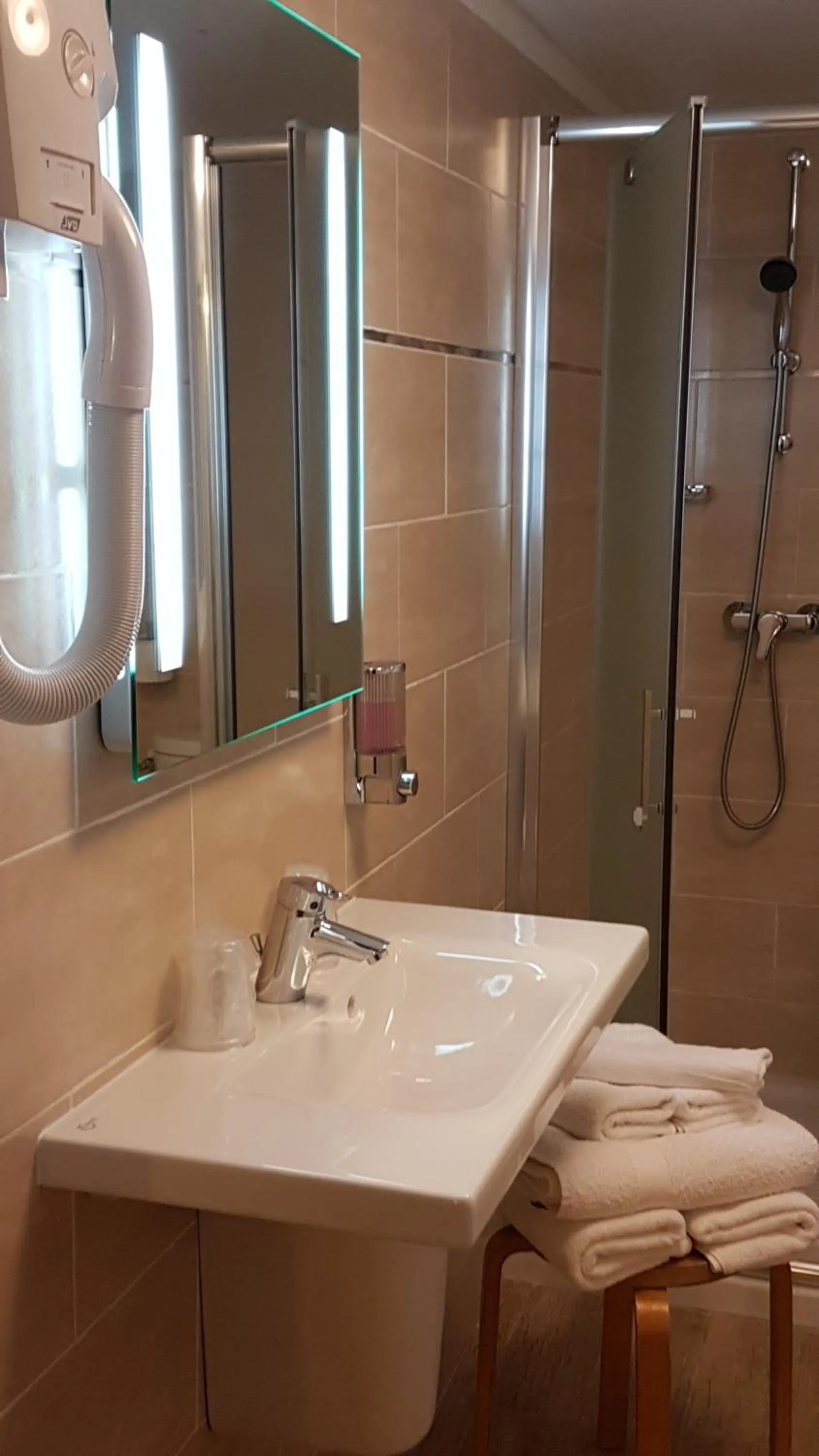 Bathroom in Hôtel Napoléon