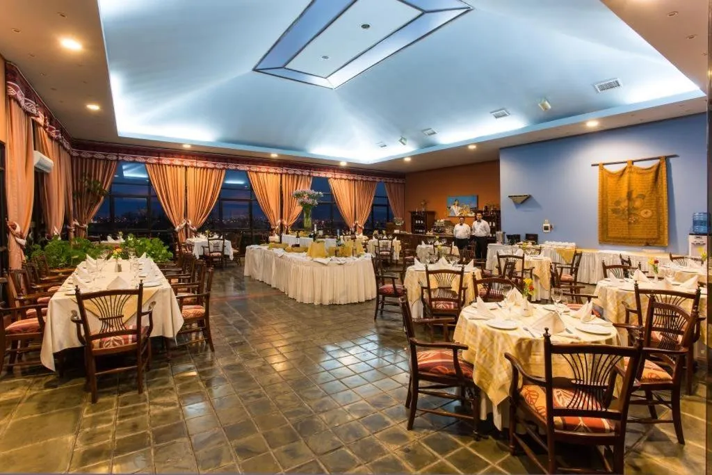 Restaurant/places to eat in Hotel Los Parrales