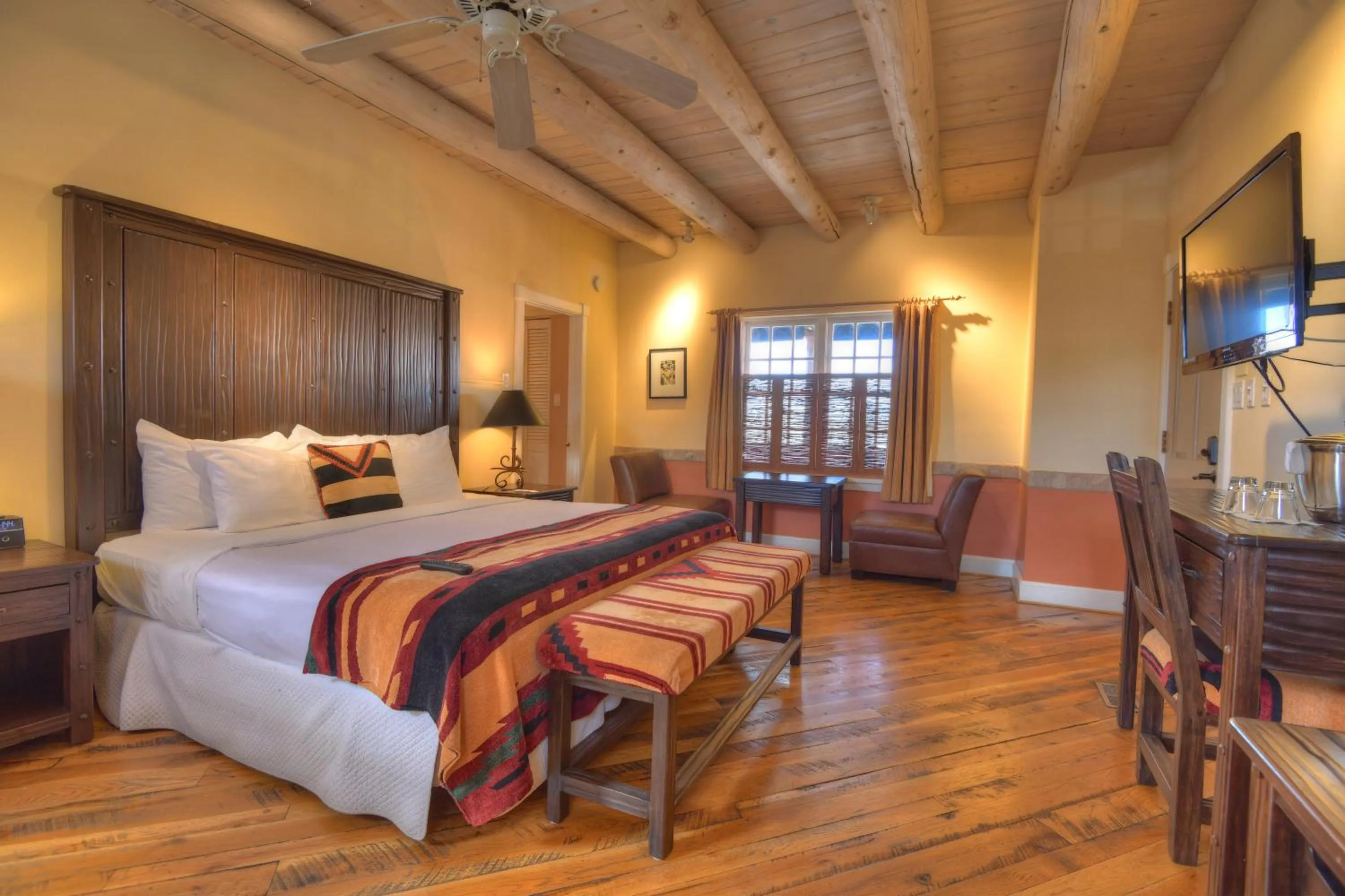 Photo of the whole room, Bed in Inn at Vanessie