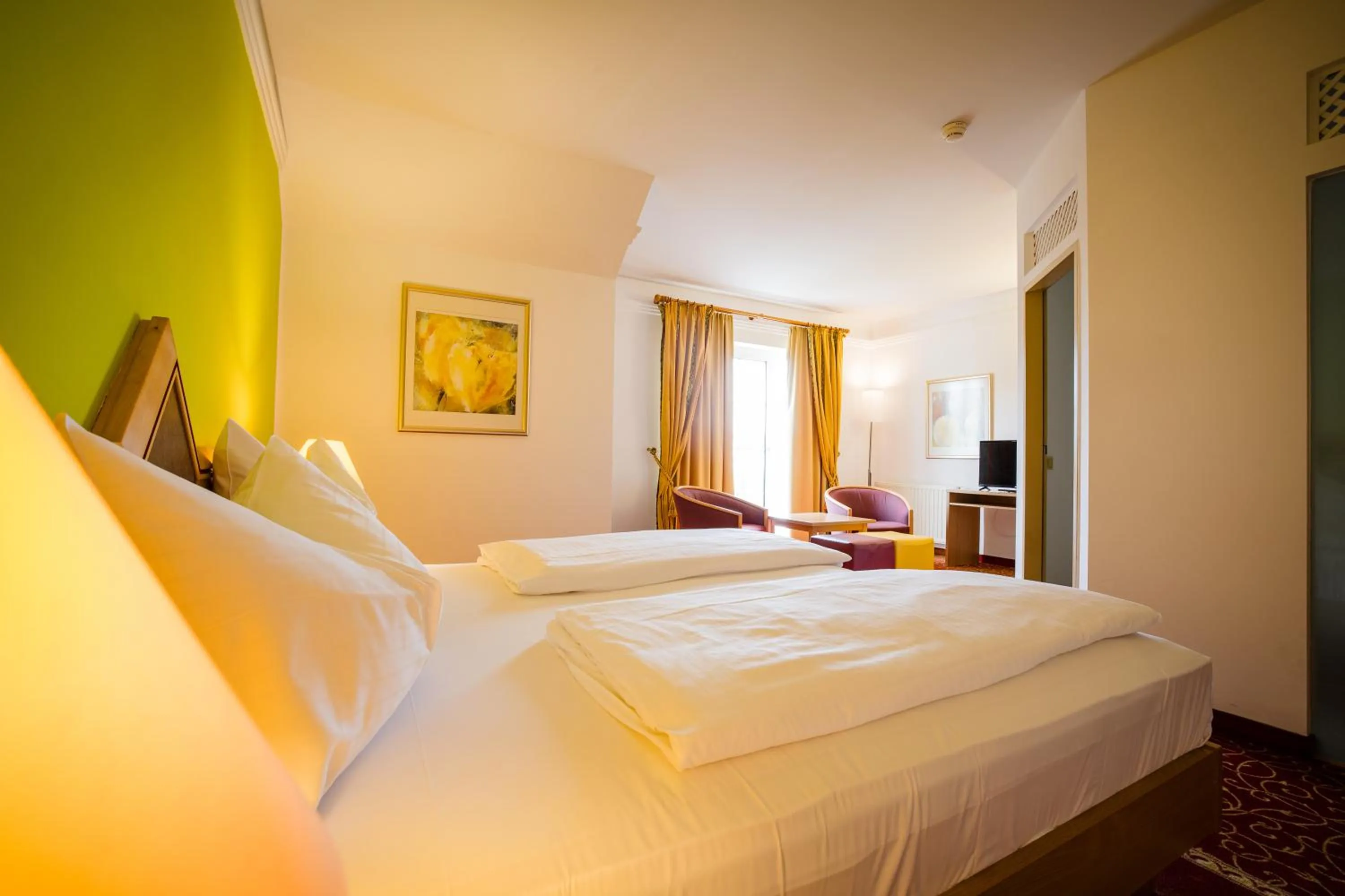 Bed in Thermenhotel Vier Jahreszeiten