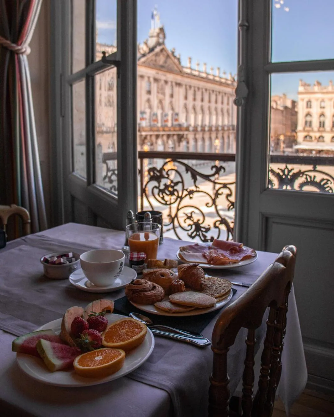 Breakfast in Grand Hotel De La Reine - Place Stanislas