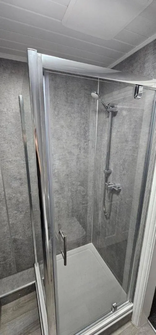 Shower in The Victoria Hotel