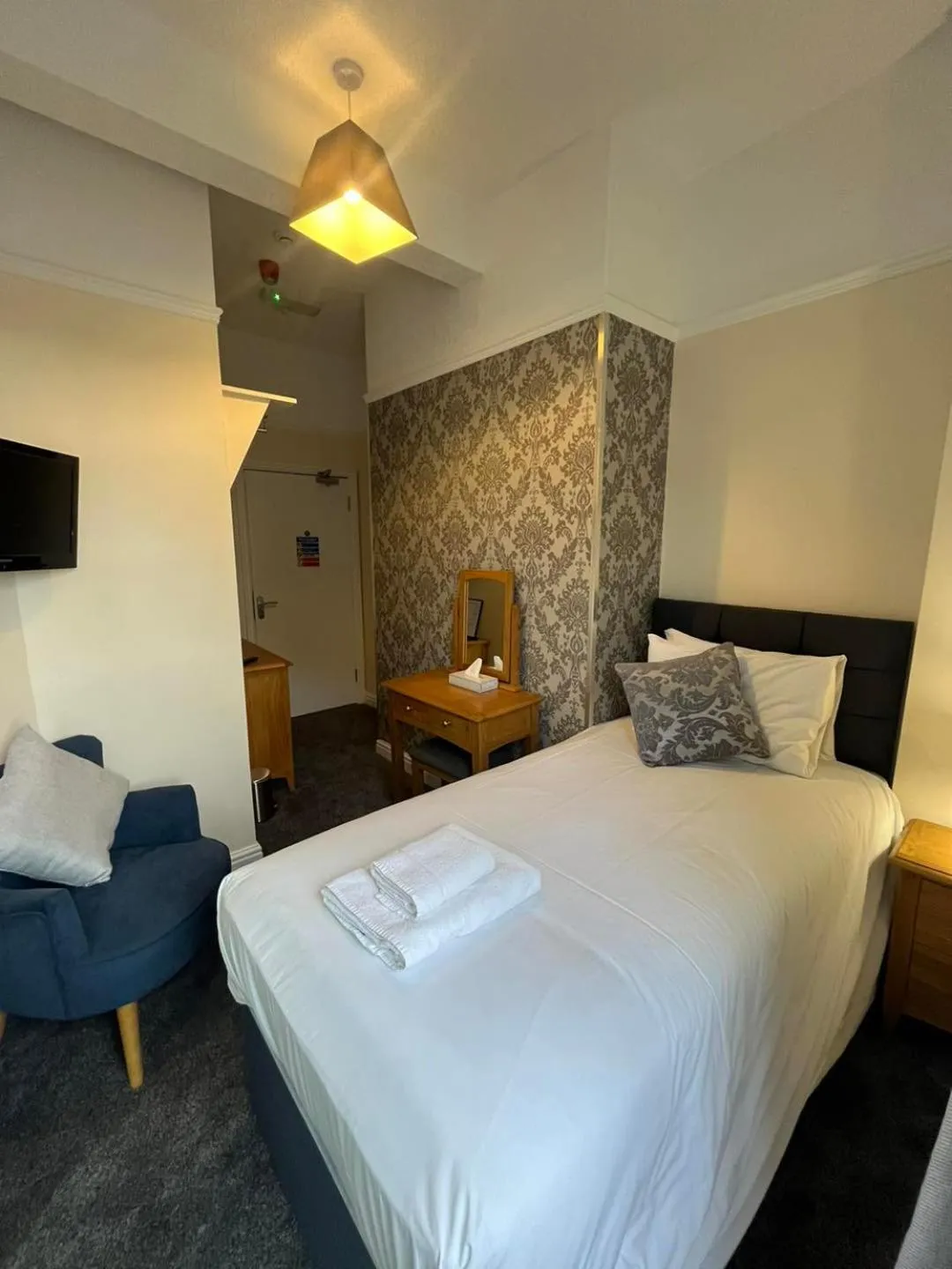 Bedroom, Bed in The Victoria Hotel