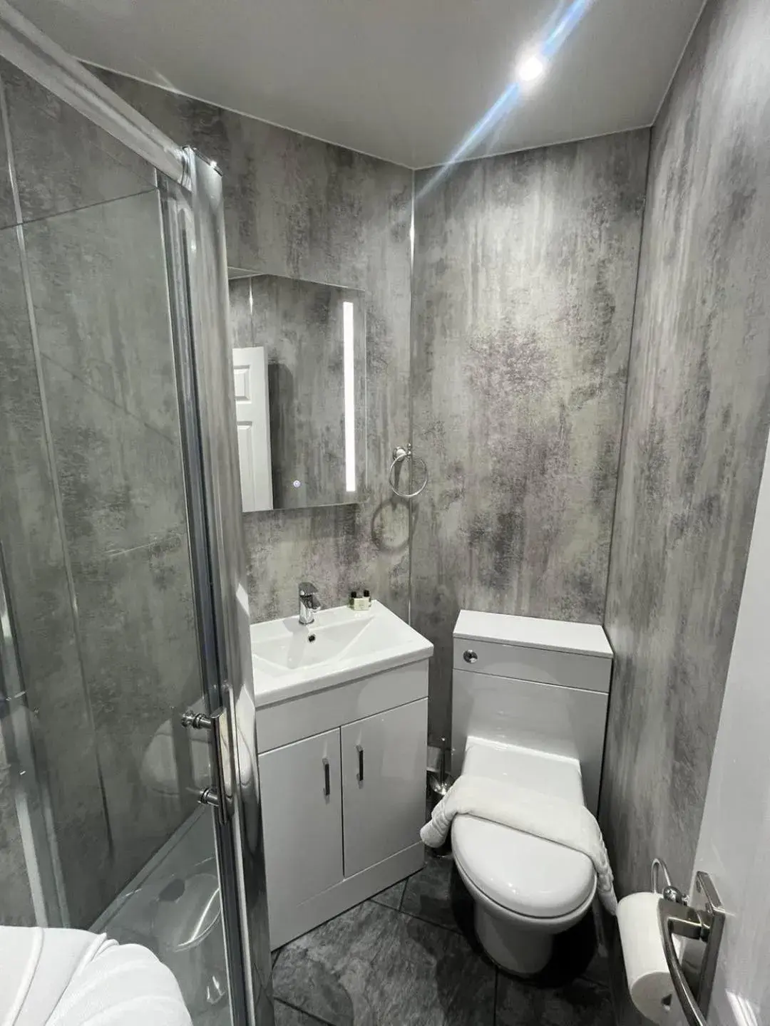 Double Room in The Victoria Hotel Double Room in The Victoria Hotel