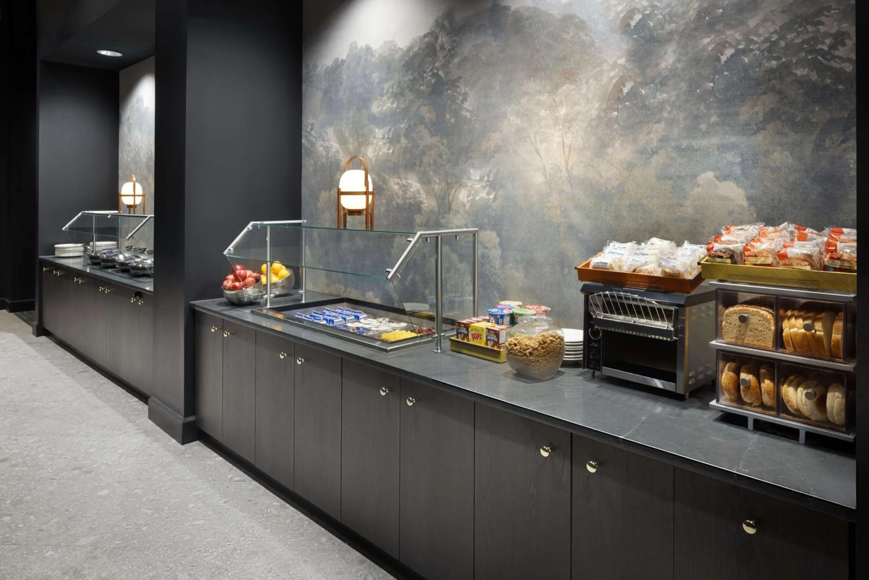 Restaurant/places to eat in DoubleTree Suites by Hilton Lexington