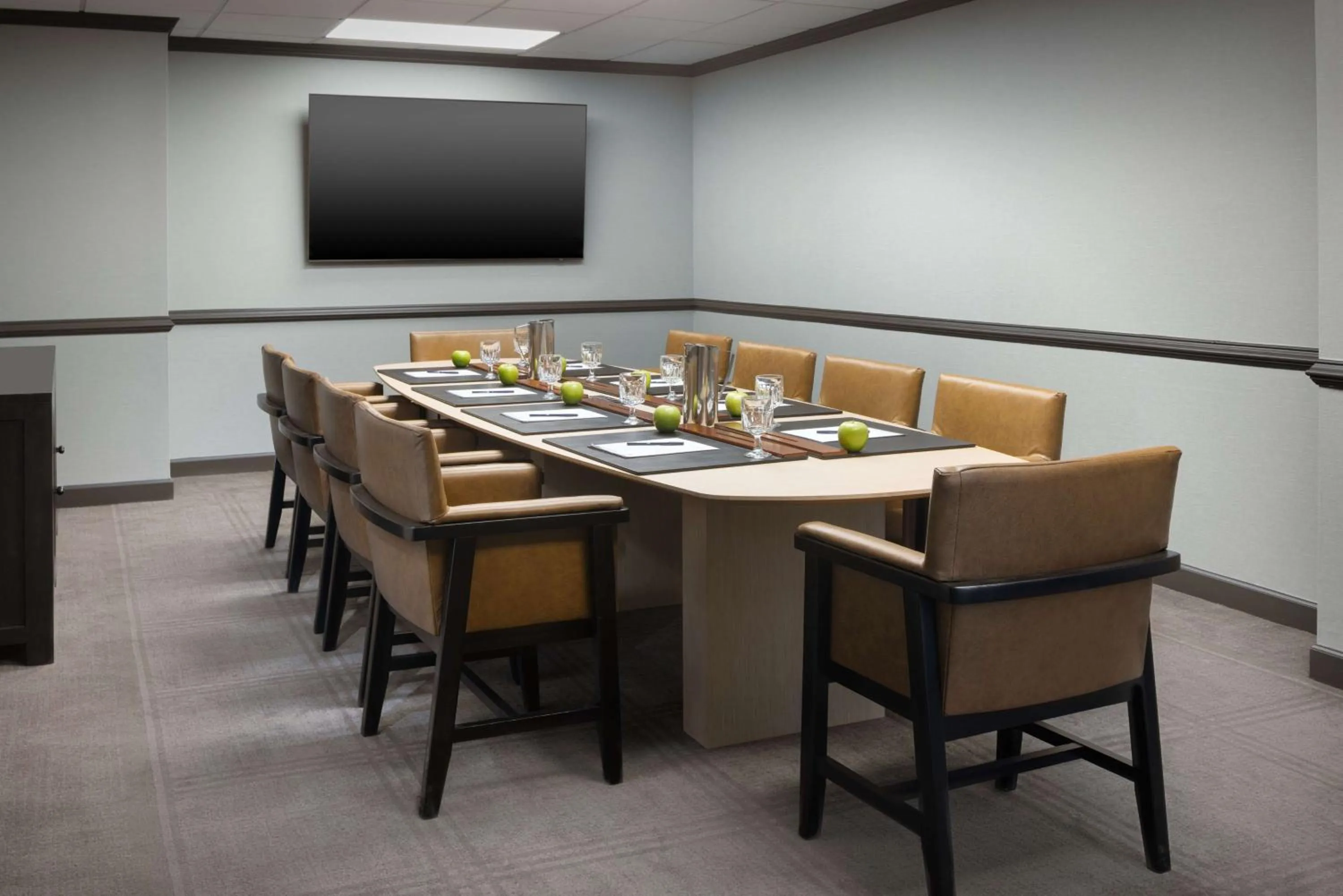 Meeting/conference room in DoubleTree Suites by Hilton Lexington