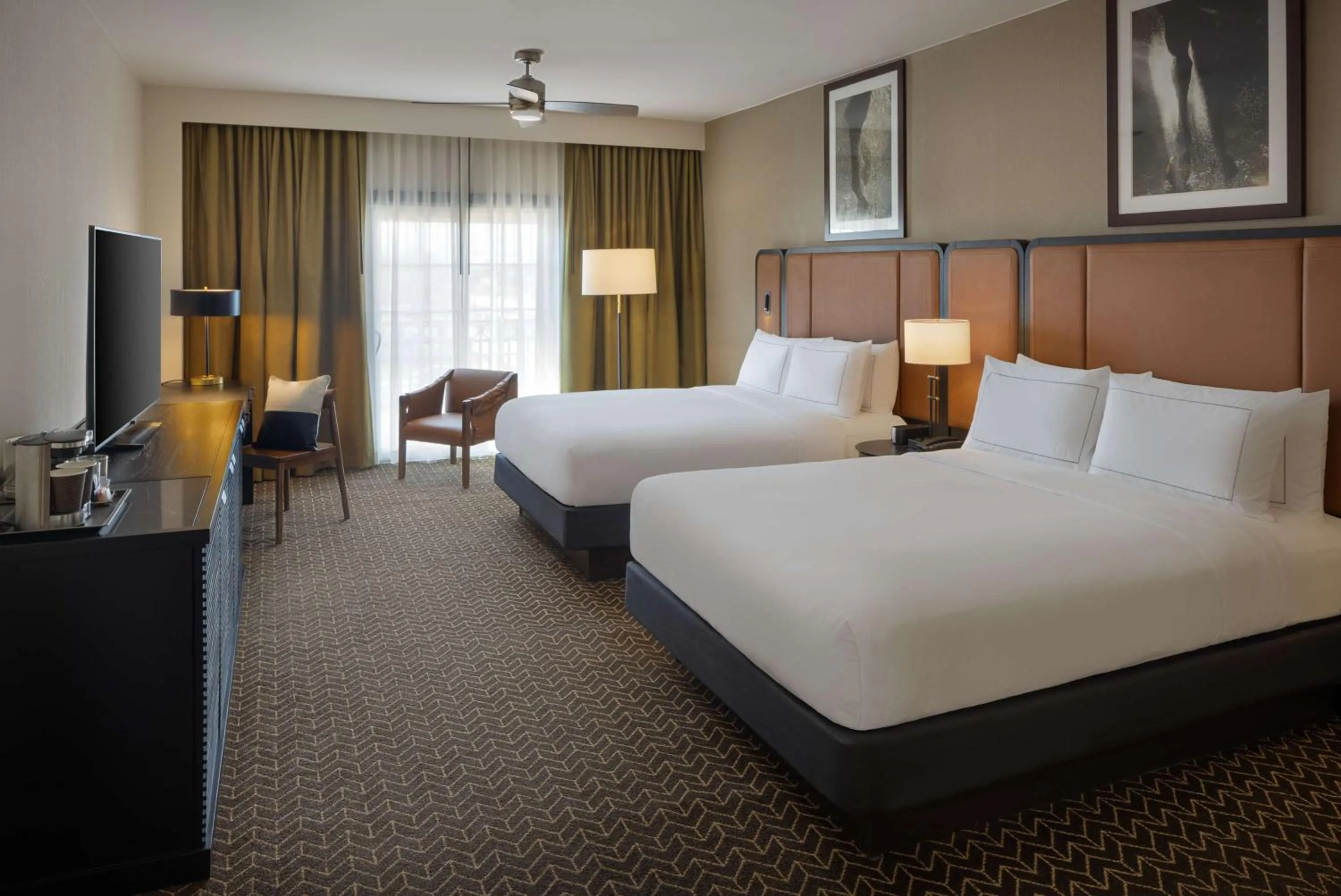 Bed in DoubleTree Suites by Hilton Lexington