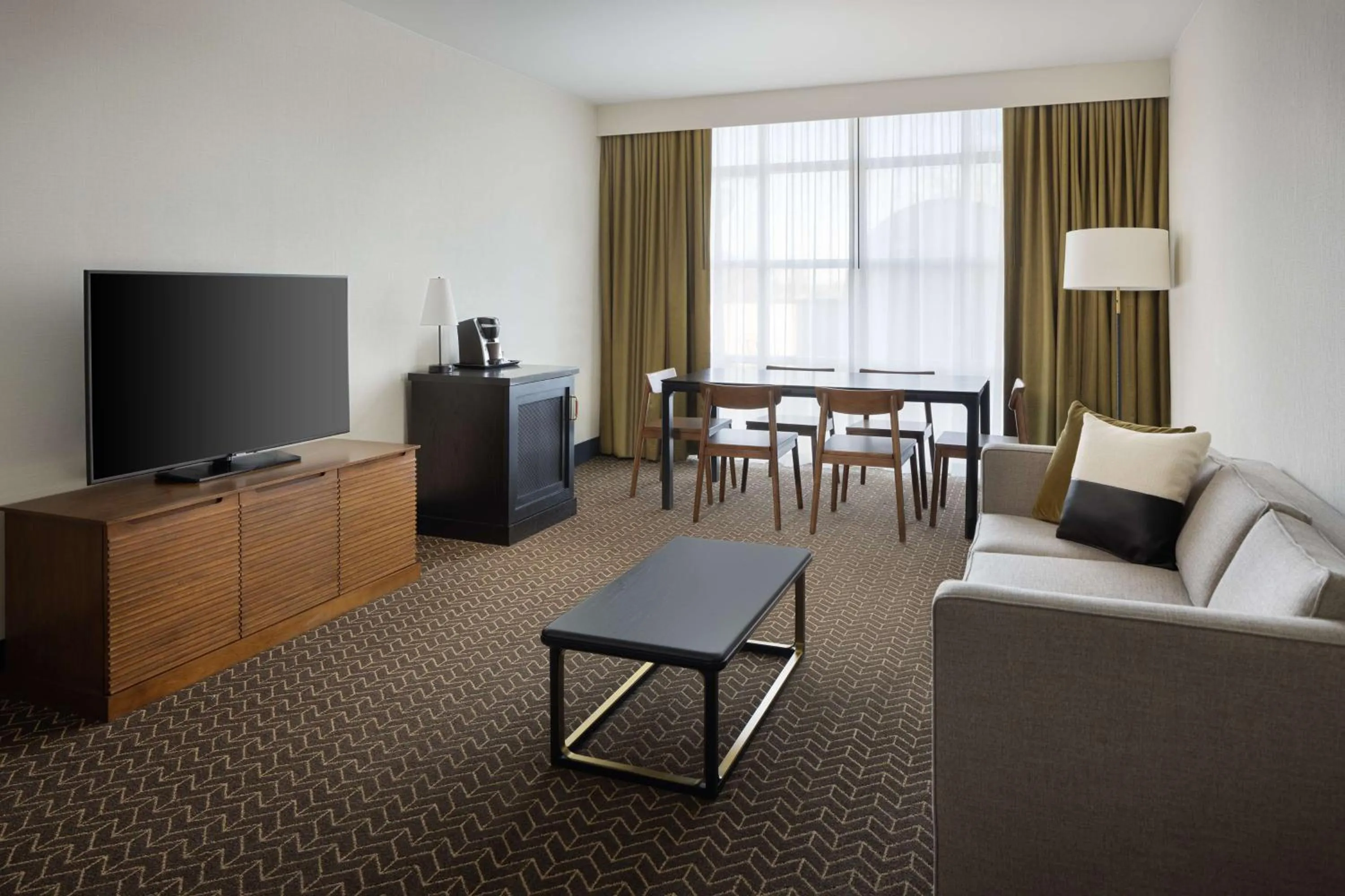 Living room in DoubleTree Suites by Hilton Lexington