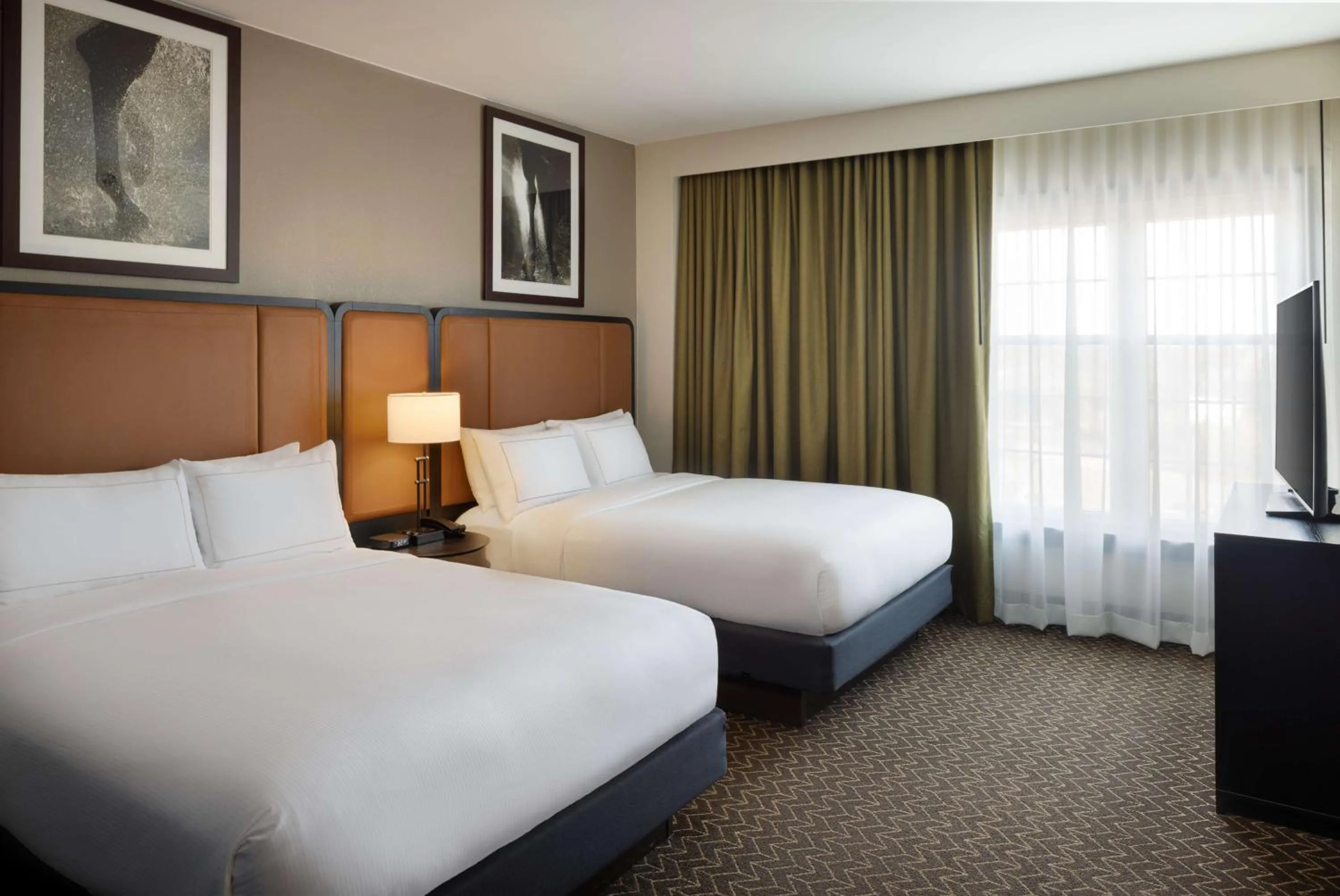 Bed in DoubleTree Suites by Hilton Lexington