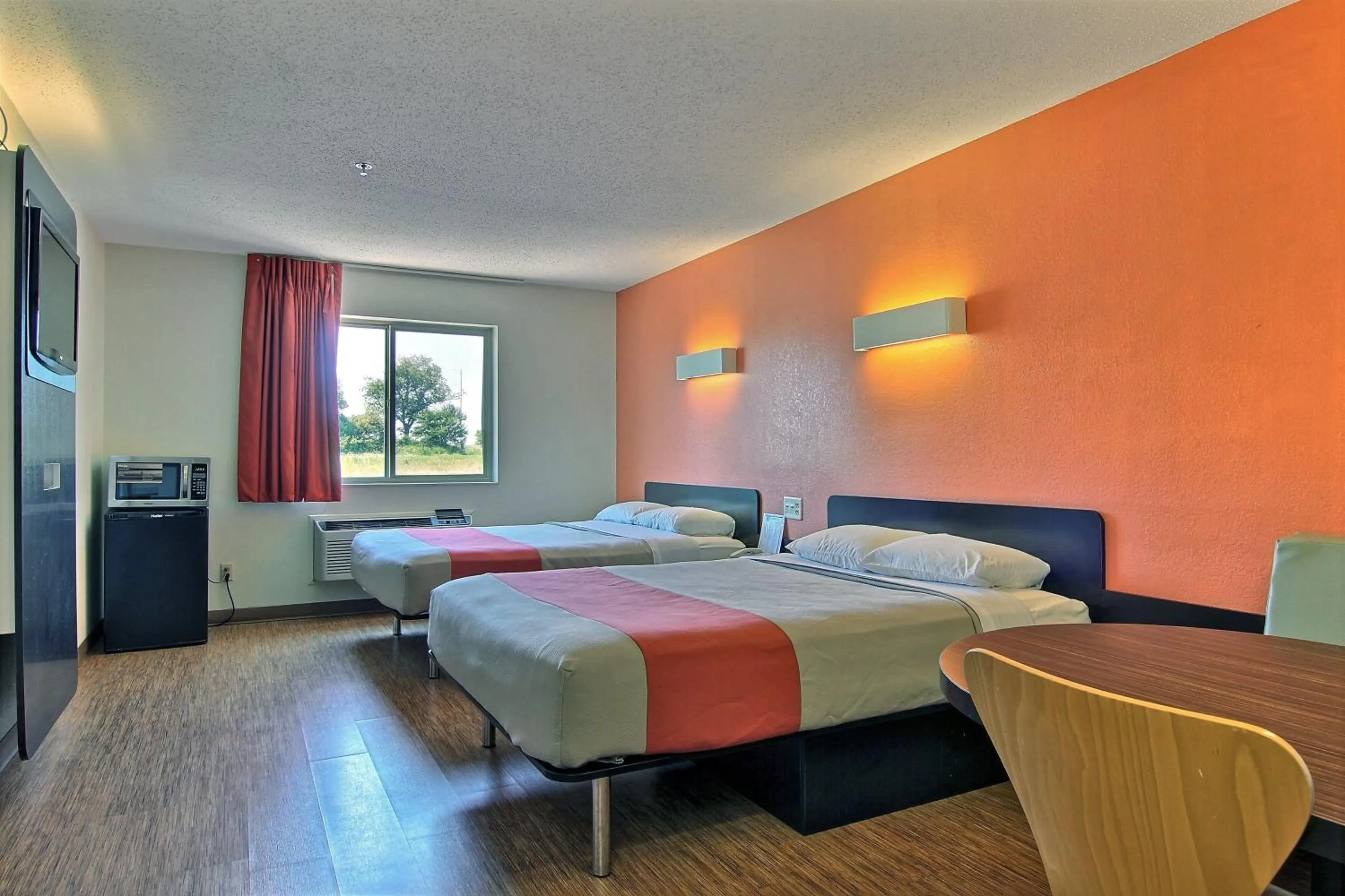 Bedroom, Bed in Motel 6-Gilman, IL