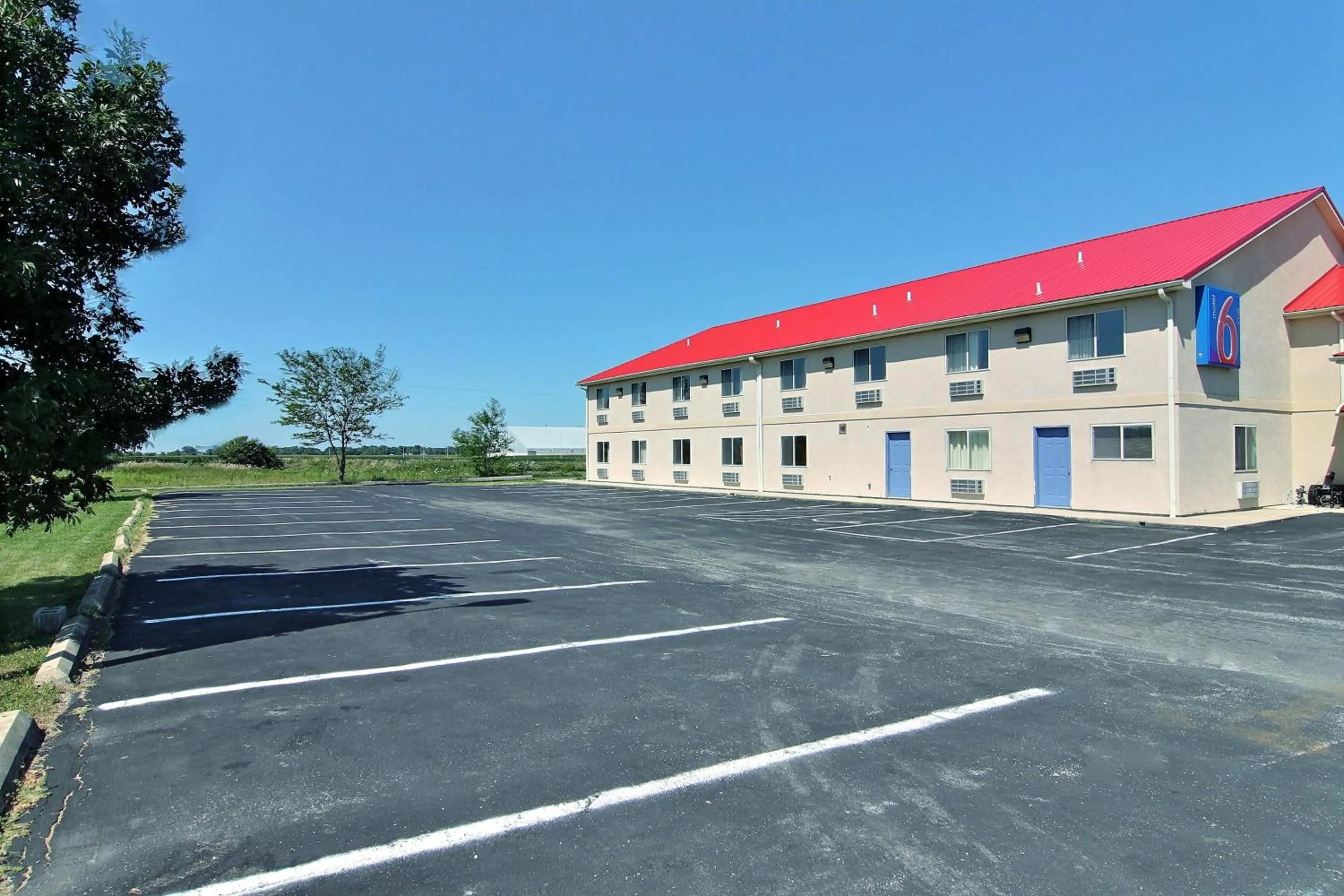 Property building in Motel 6-Gilman, IL