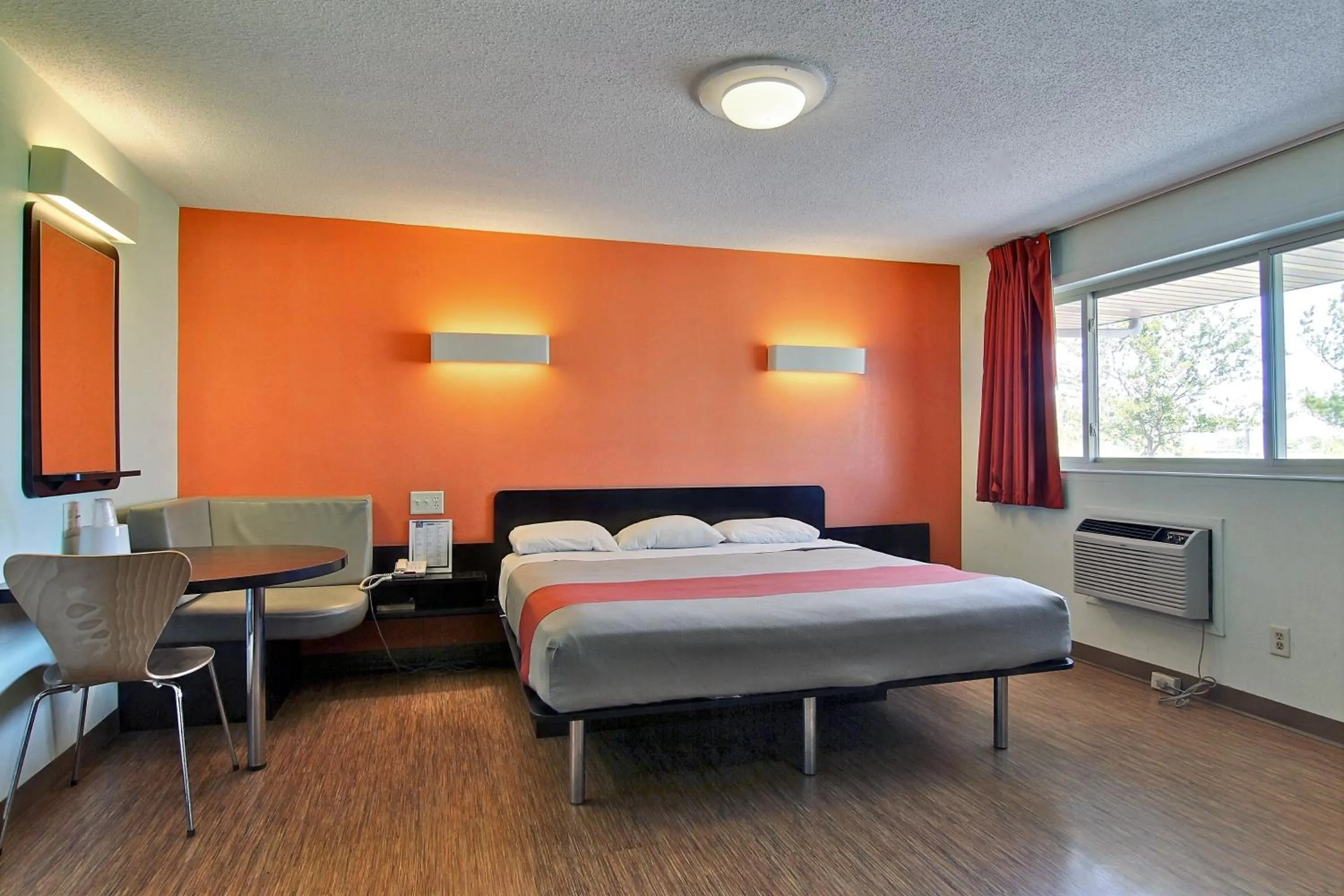 Bedroom, Bed in Motel 6-Gilman, IL