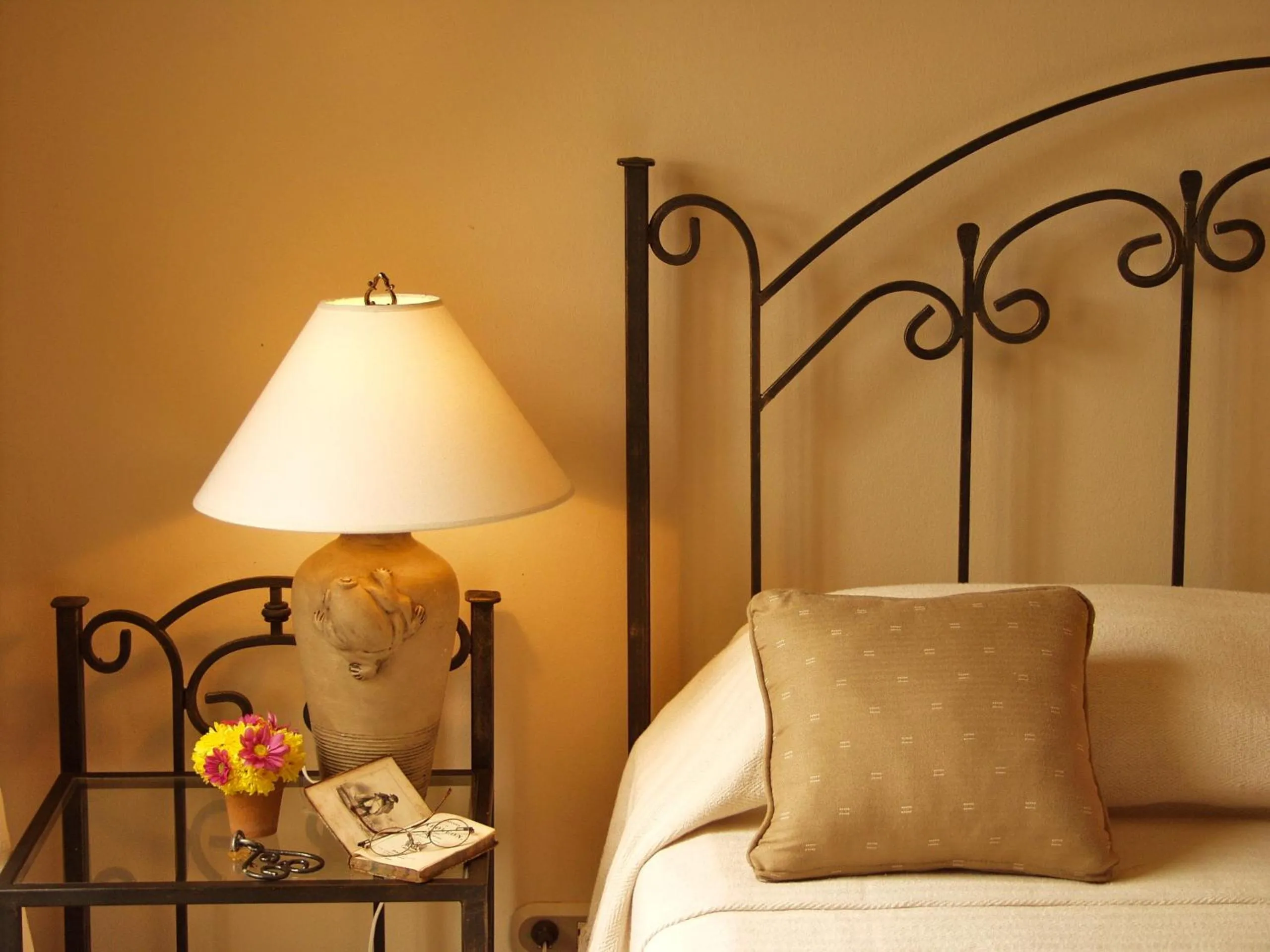 Bed in Hotel Los Robles, Managua, Nicaragua