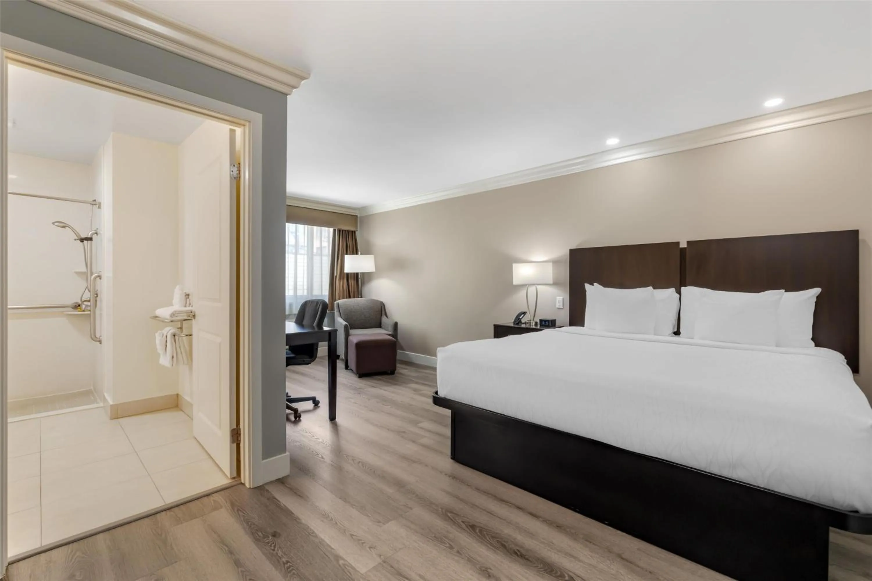 Bedroom, Bed in Best Western Plus LA Mid-Town Hotel