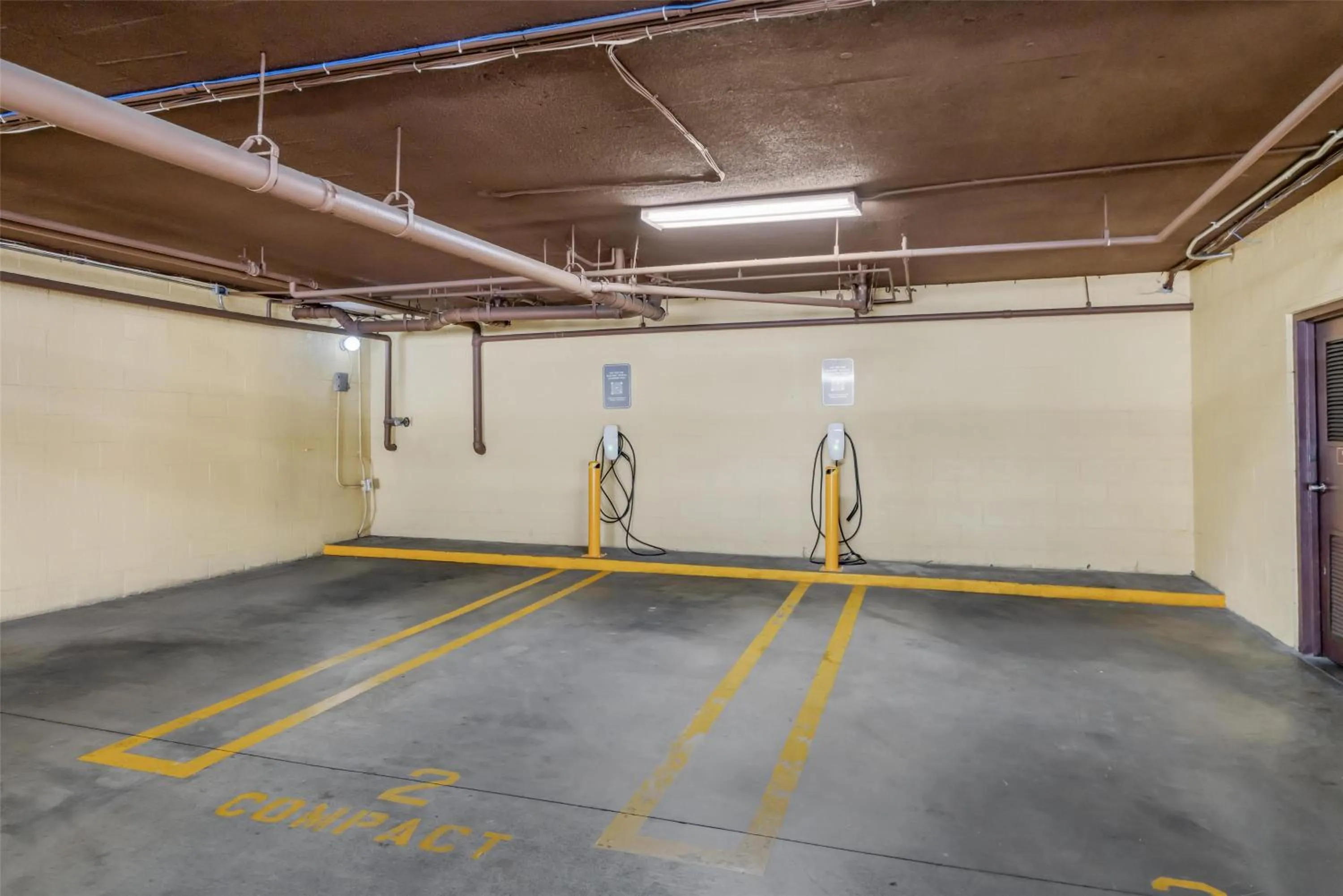 Property building in Best Western Plus LA Mid-Town Hotel