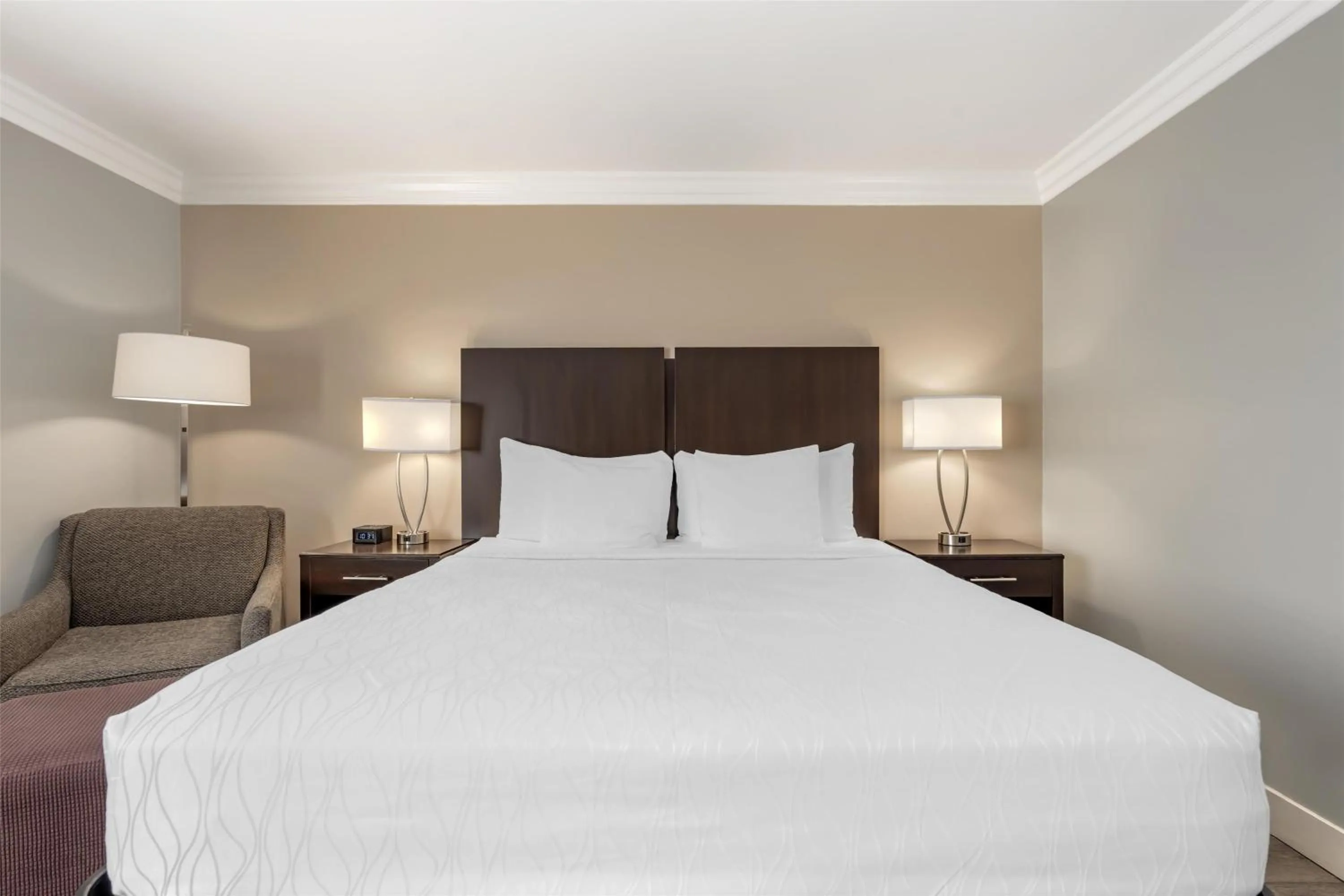 Bedroom, Bed in Best Western Plus LA Mid-Town Hotel