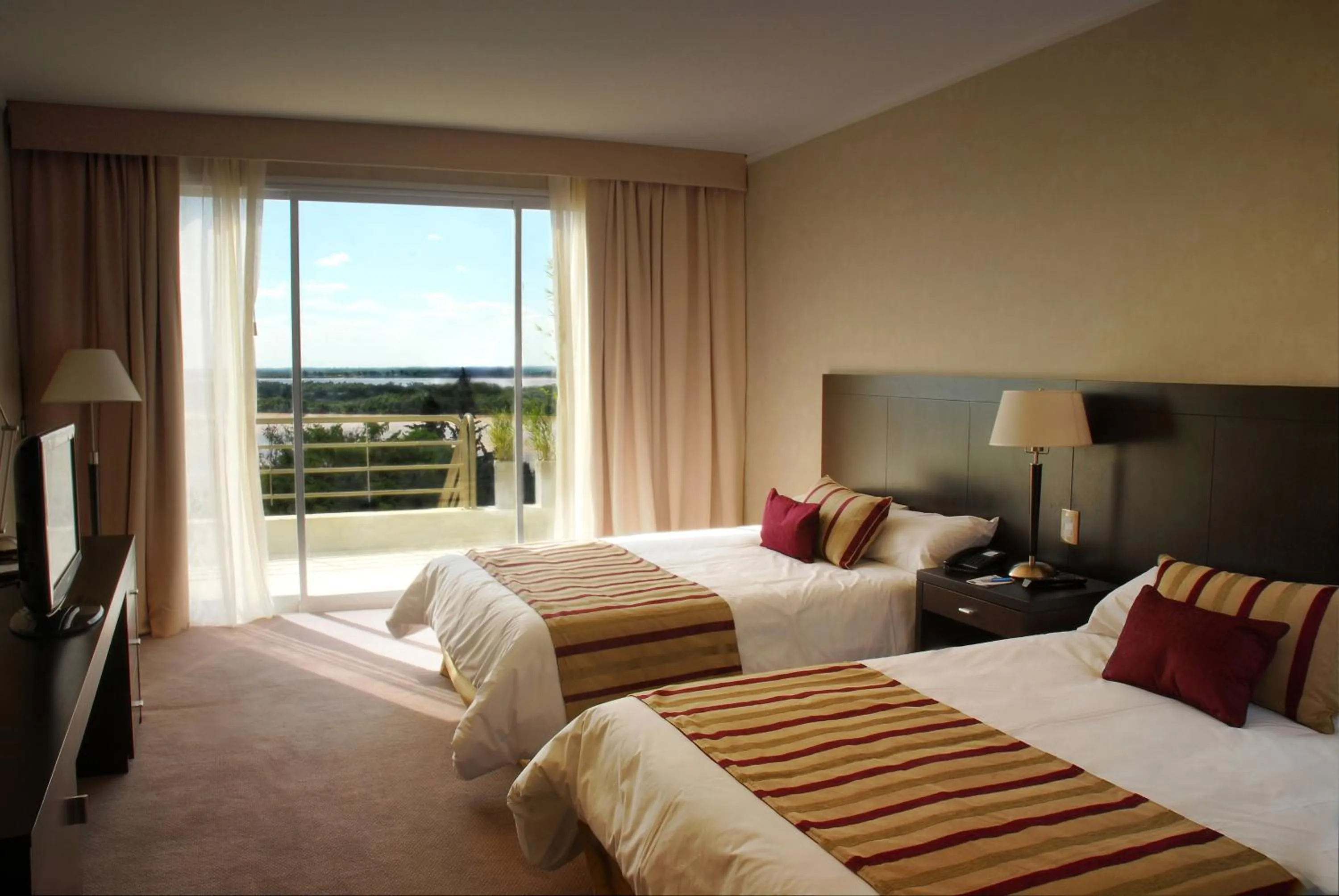 Bed in Howard Johnson Plaza Resort & Casino Mayorazgo