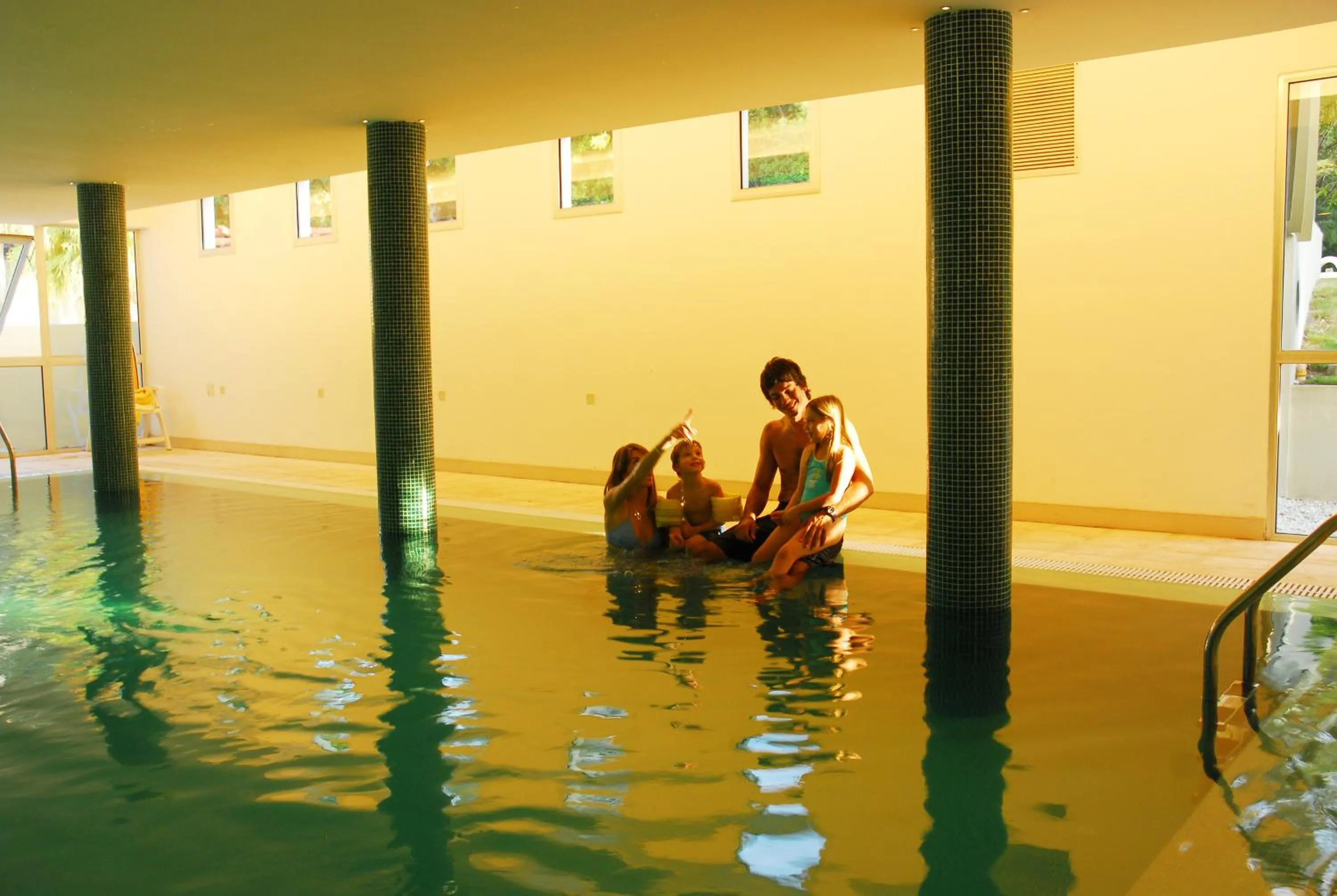 Swimming pool in Howard Johnson Plaza Resort & Casino Mayorazgo