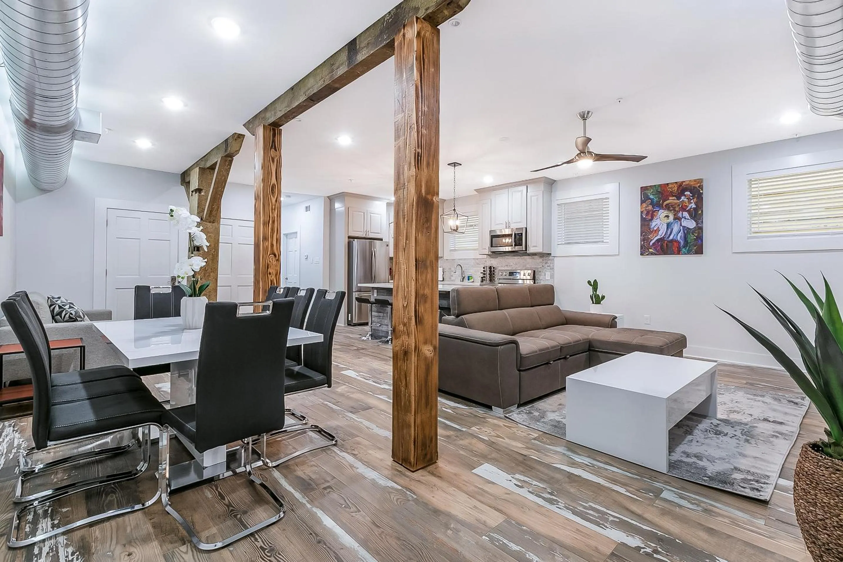 Living room in Urban Oasis 4BD House close to FQ & City Hot Spots'