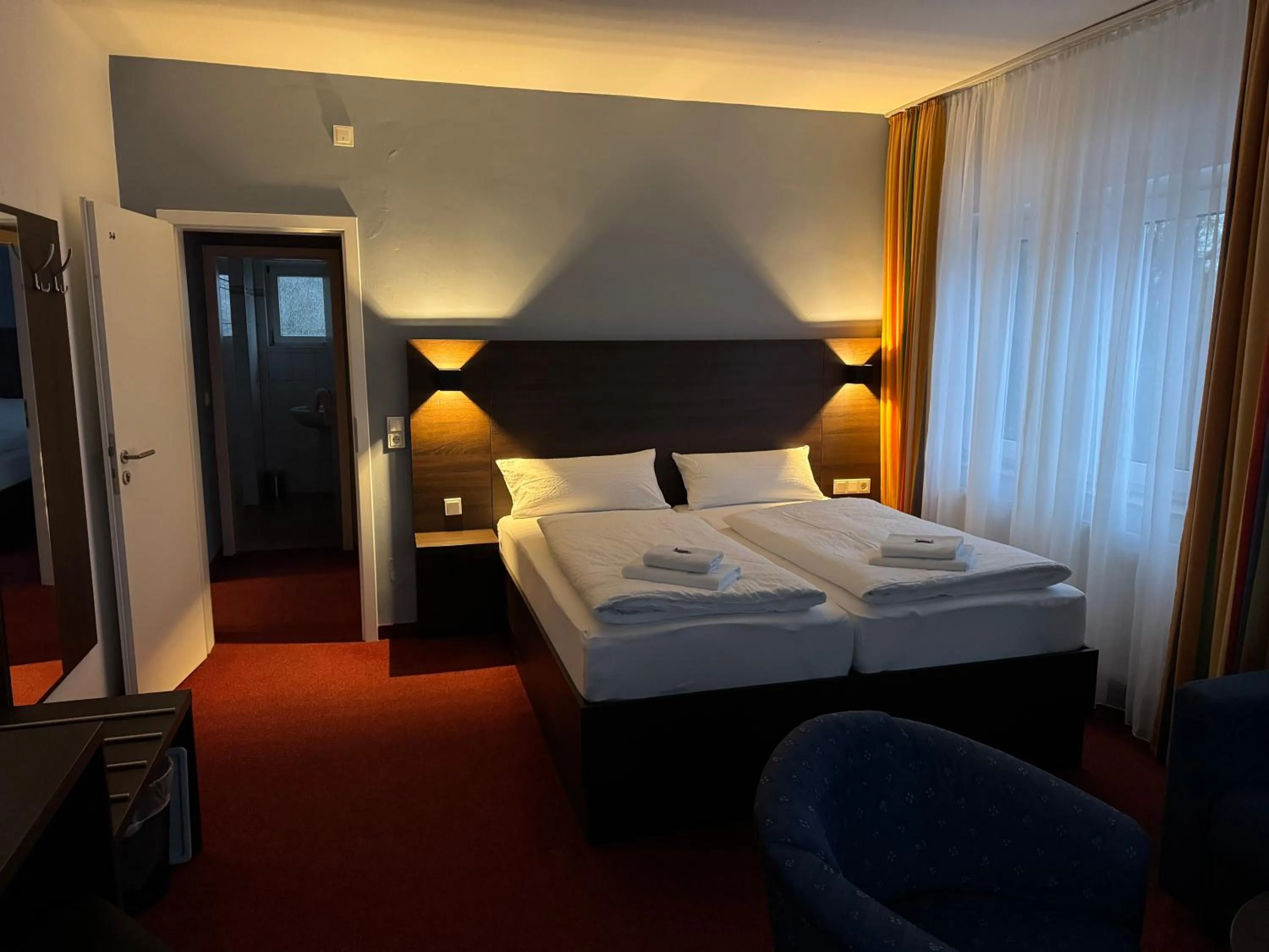 Photo of the whole room, Bed in Altes Doktorhaus - Hotel Garni