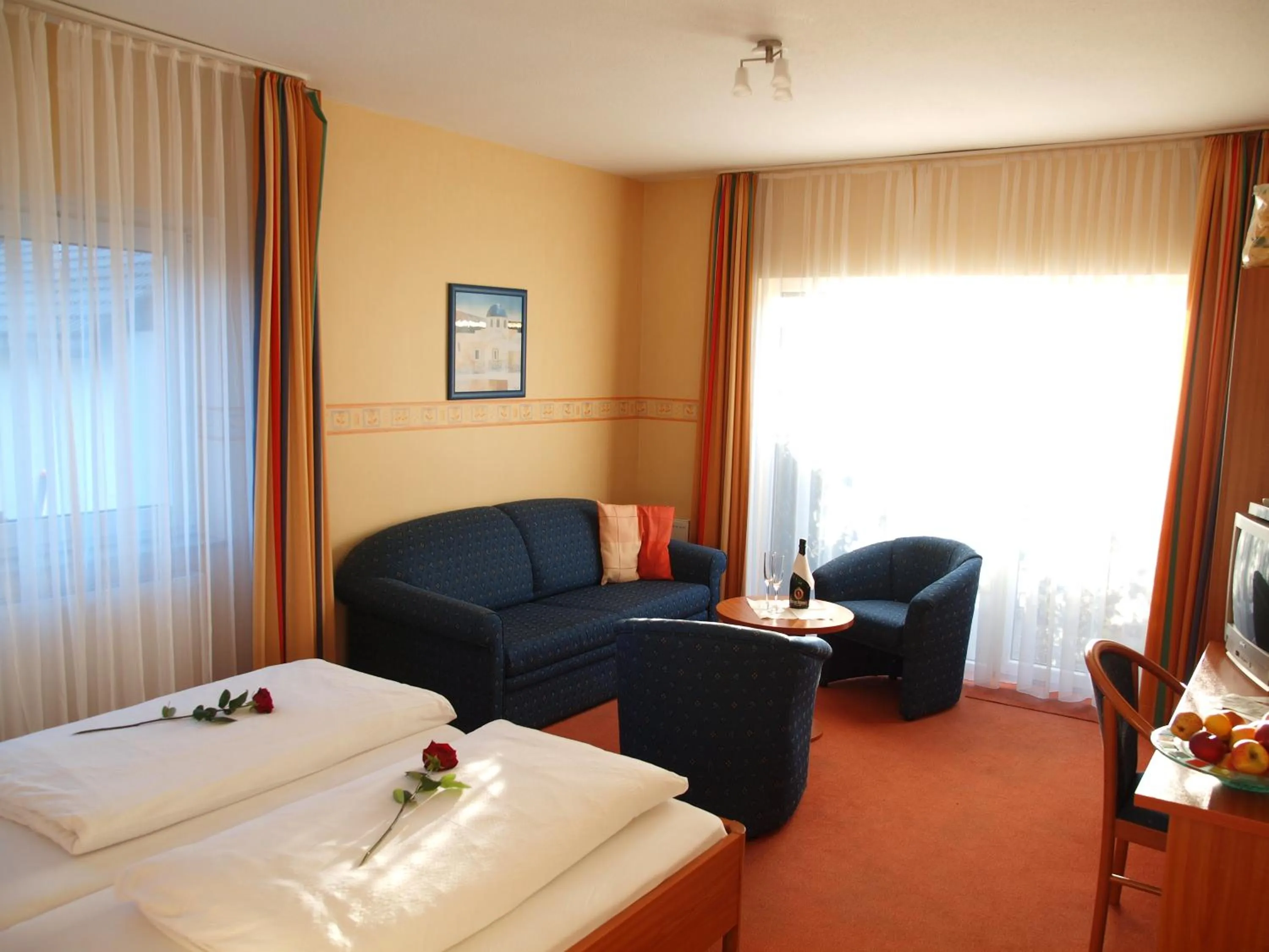 Photo of the whole room, Bed in Altes Doktorhaus - Hotel Garni