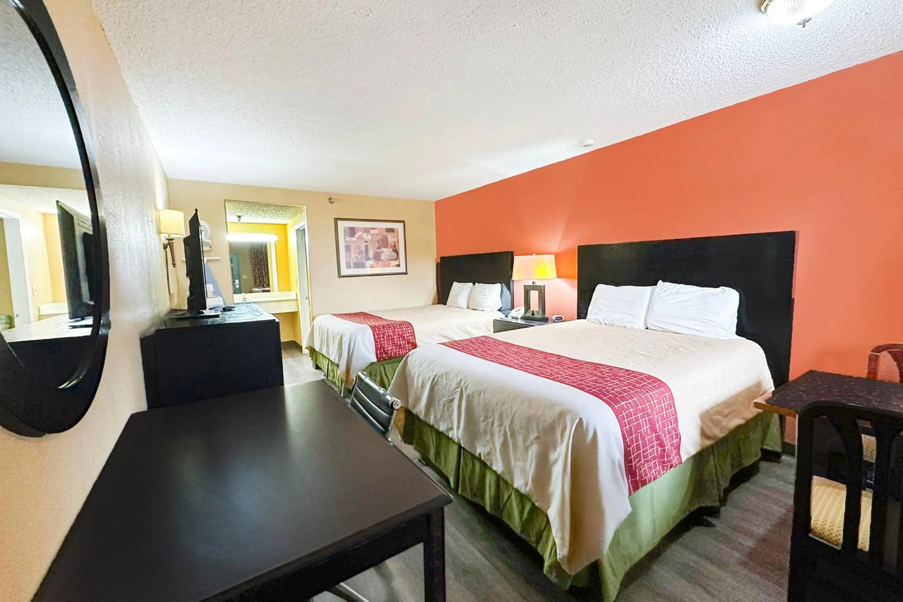 Bedroom, Bed in Garden Inn & Suites