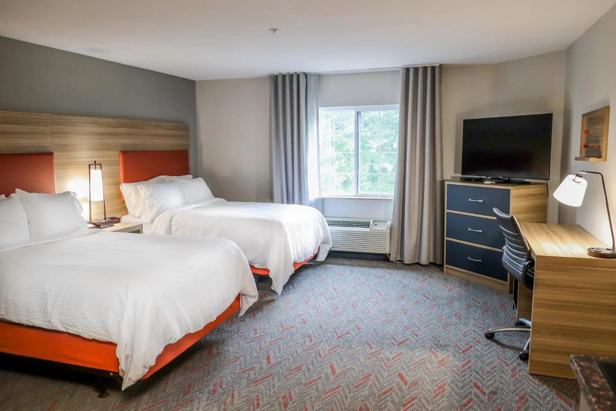 Photo of the whole room, Bed in Candlewood Suites Richmond Airport by IHG