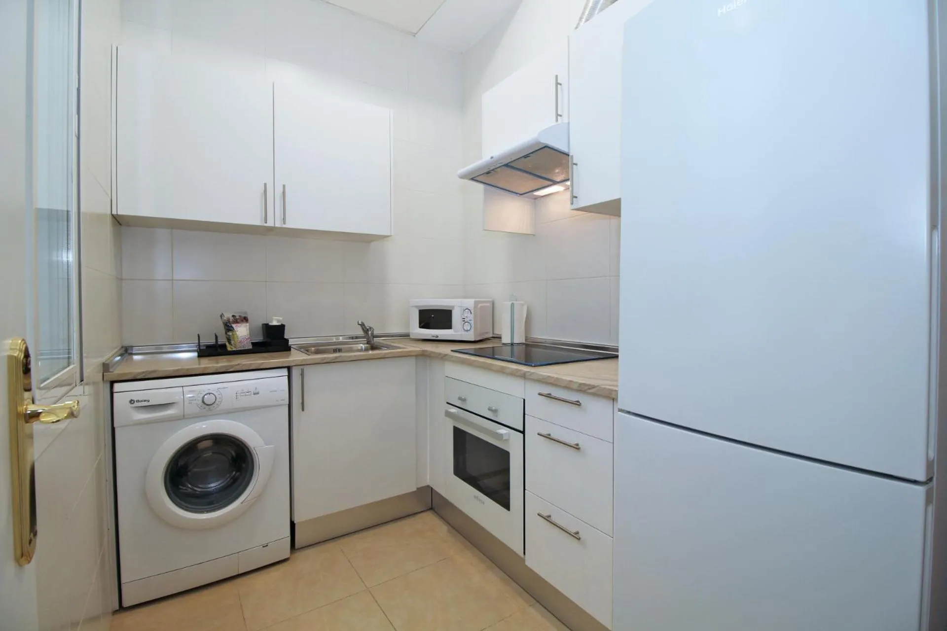 Kitchen or kitchenette in Del Parque Flats - Premium - Maestre