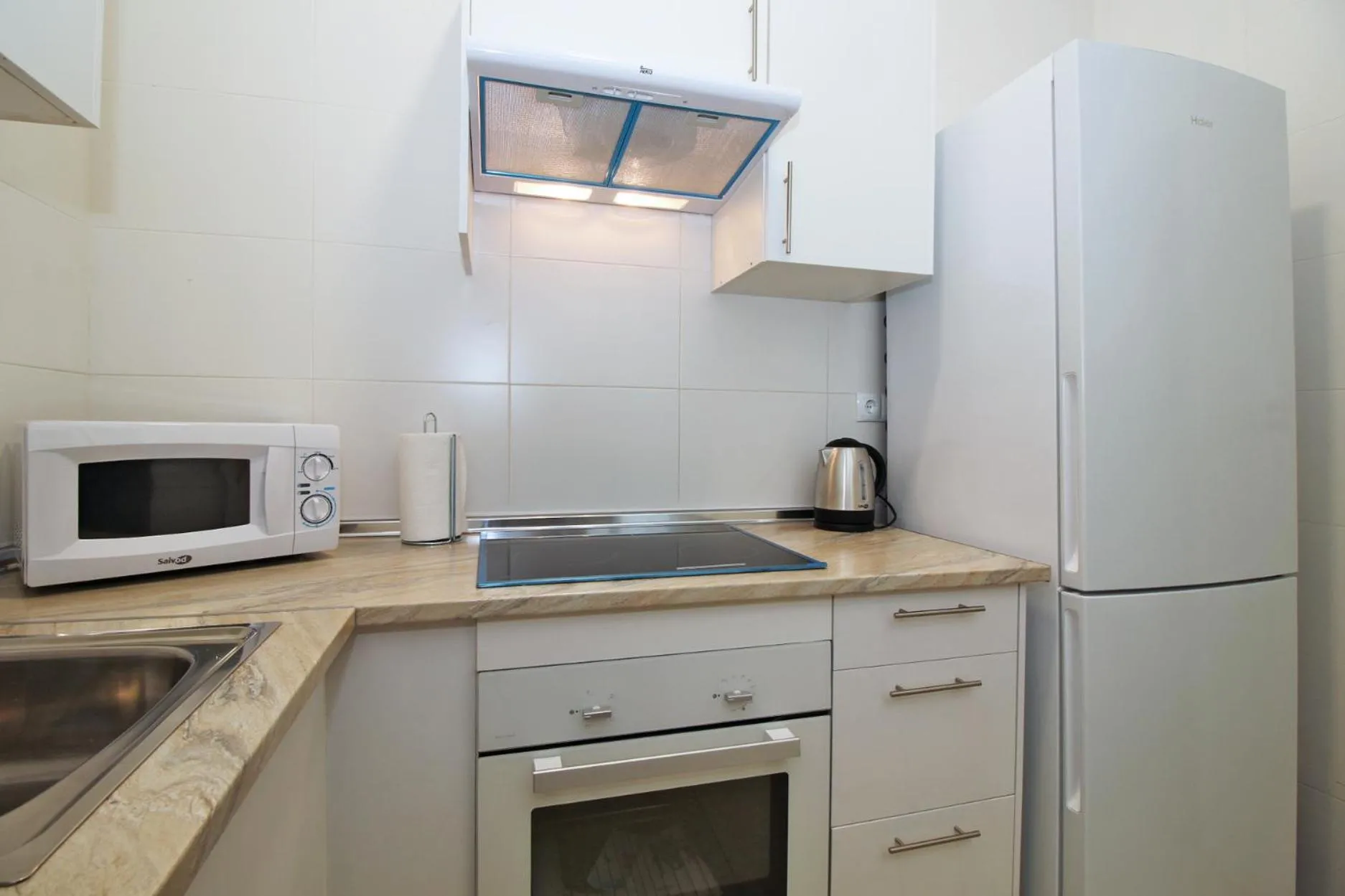 Kitchen or kitchenette in Del Parque Flats - Premium - Maestre