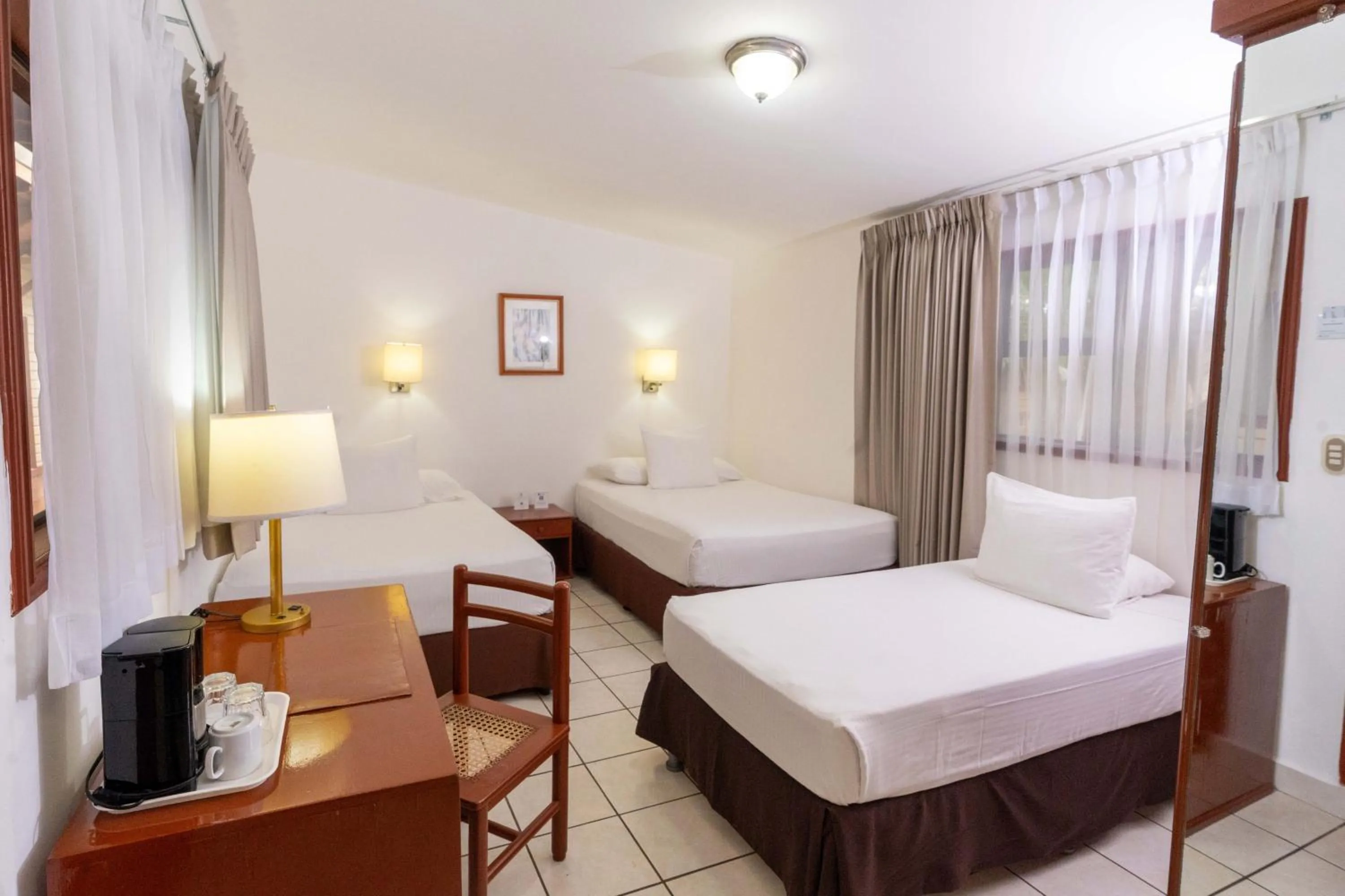 Bed in Best Western Las Mercedes Airport
