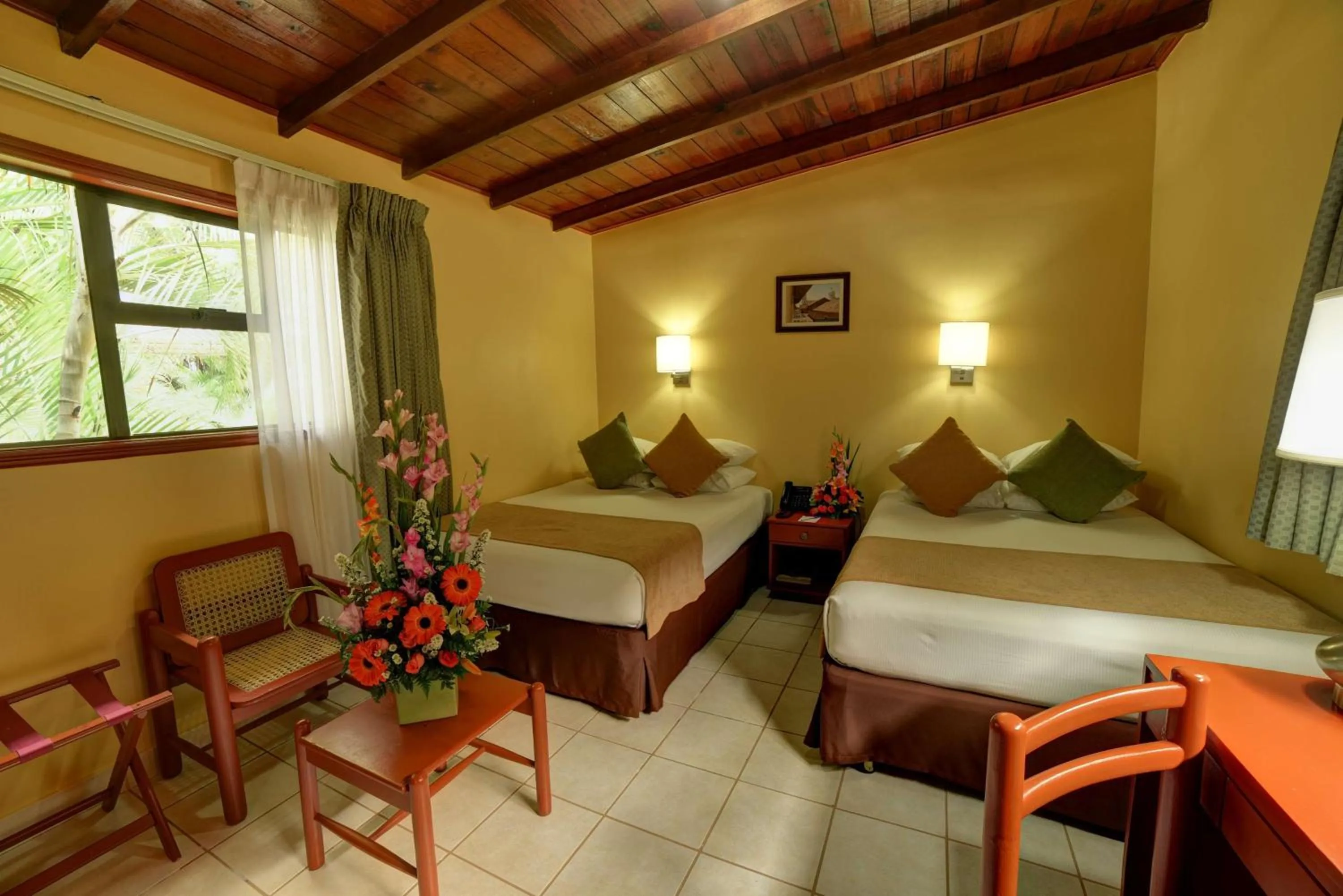 Standard Twin Room in Best Western Las Mercedes Airport