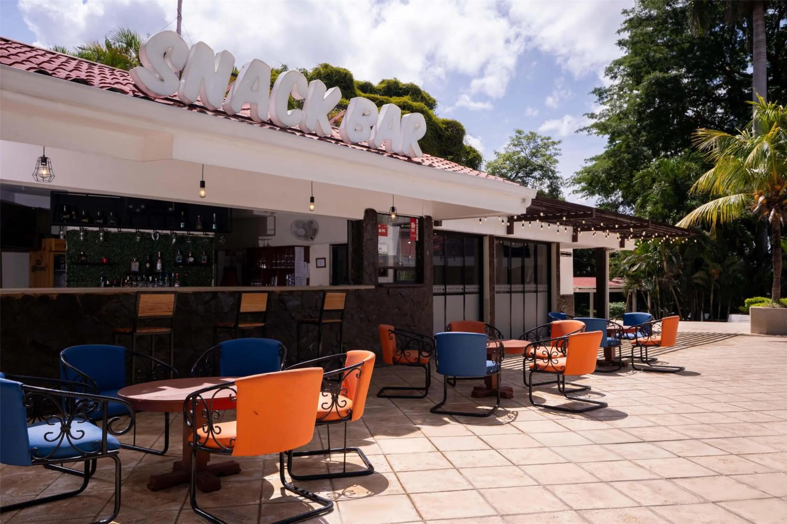 Restaurant/places to eat in Best Western Las Mercedes Airport