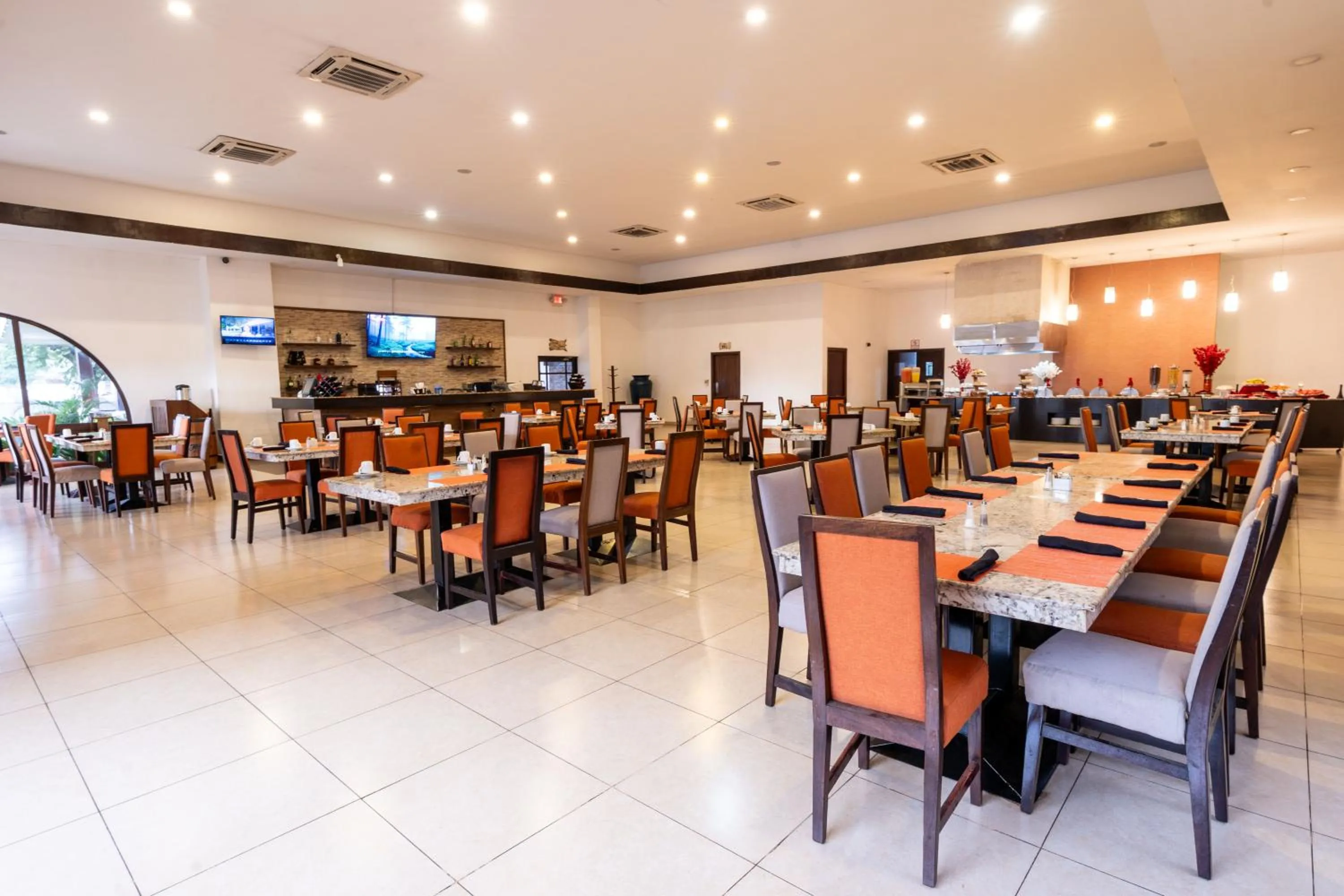 Restaurant/places to eat in Best Western Las Mercedes Airport