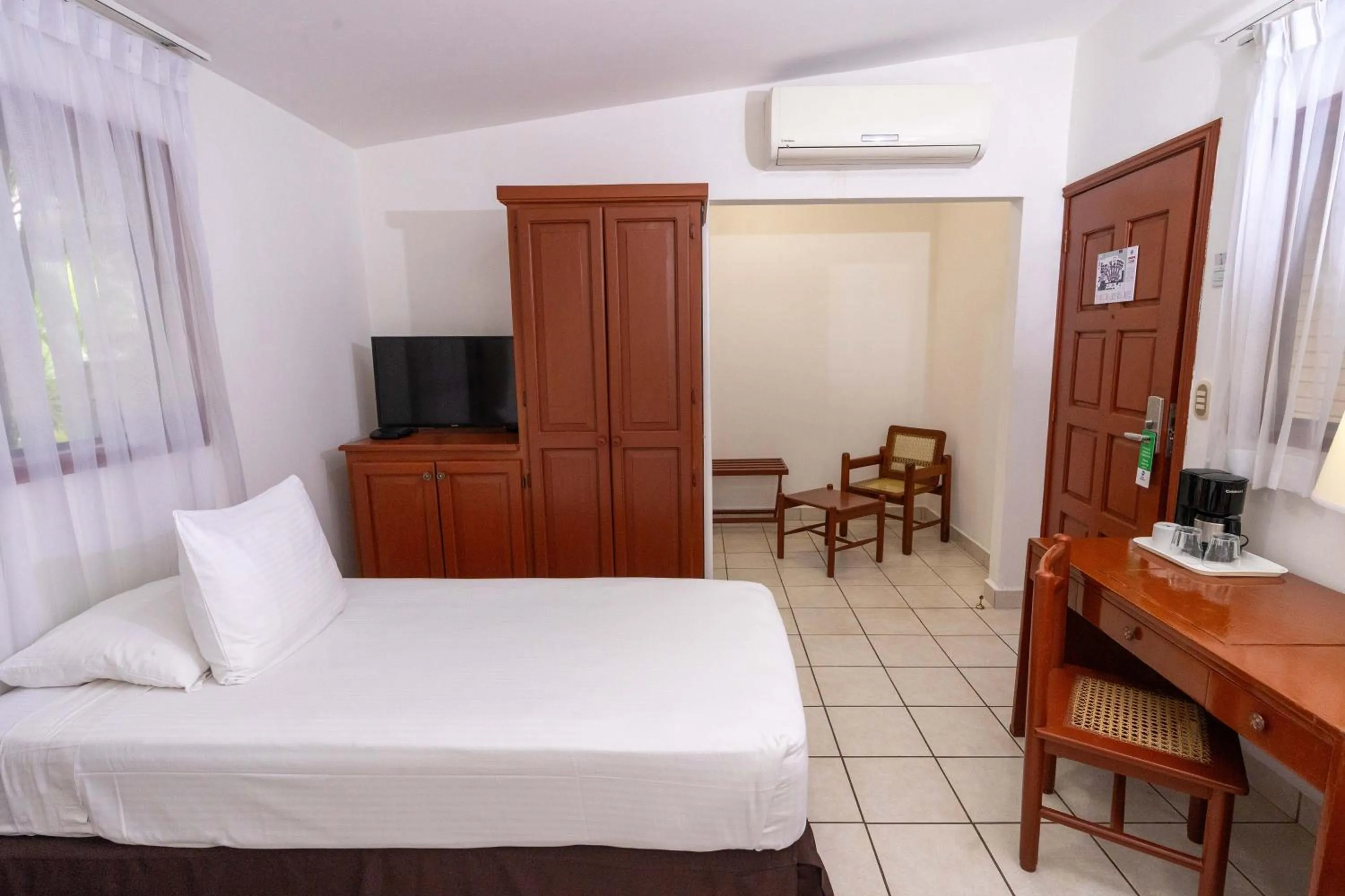 Photo of the whole room, Bed in Best Western Las Mercedes Airport