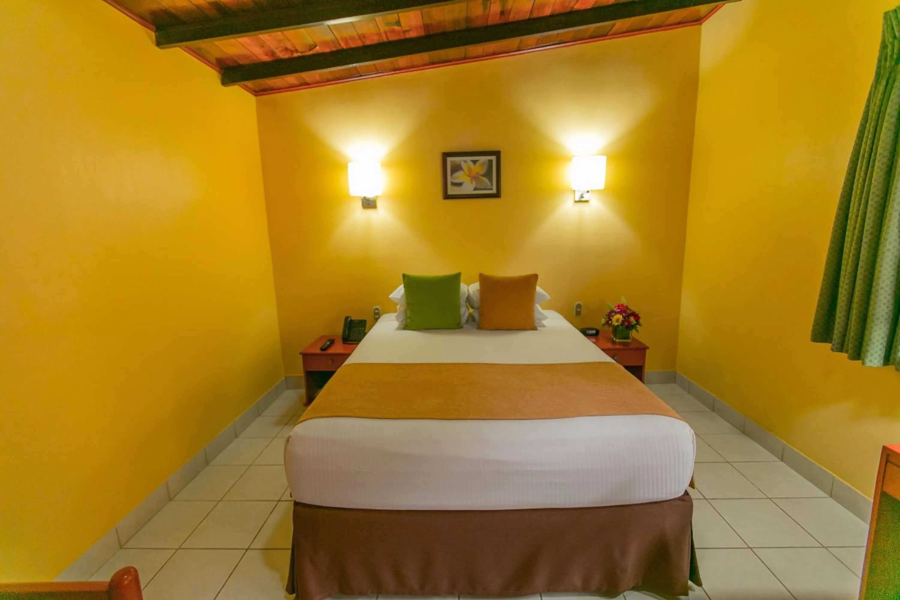 Standard Queen Room in Best Western Las Mercedes Airport
