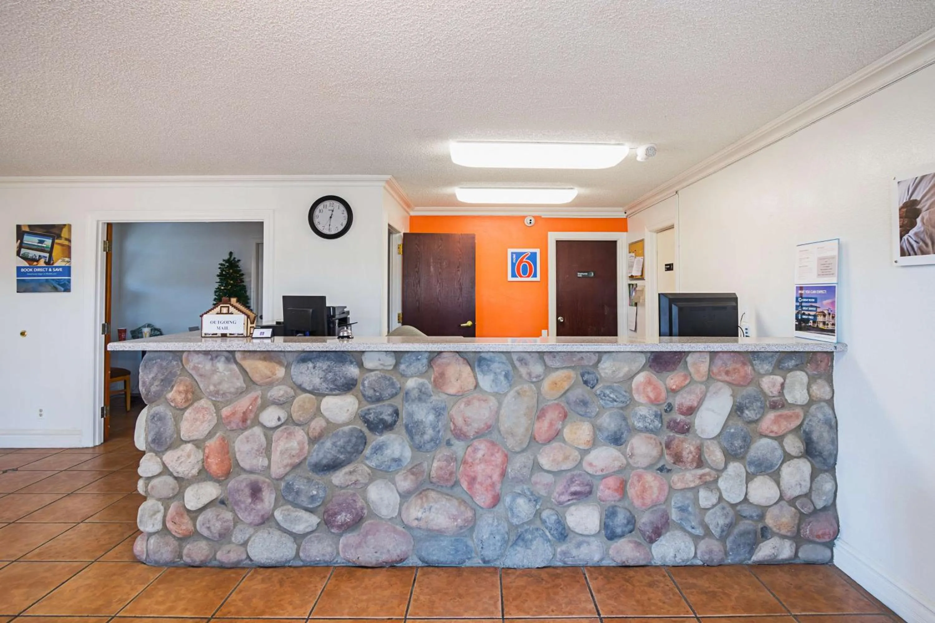 Staff in Motel 6-Safford, AZ