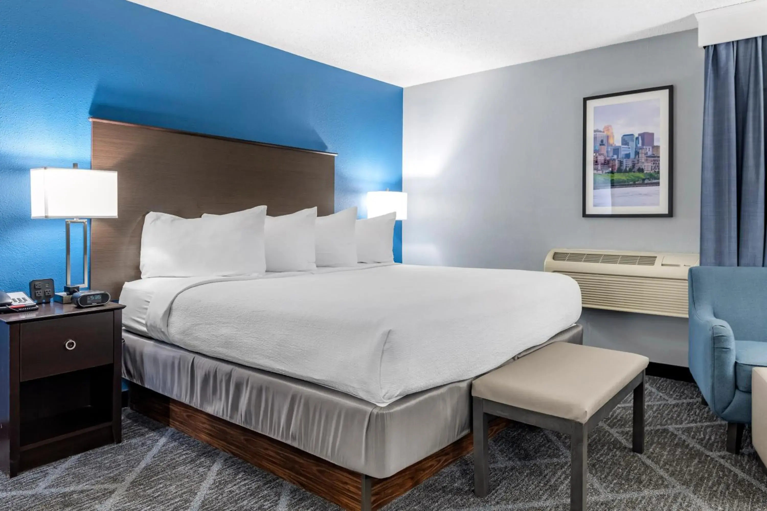 King Suite with Sofa Bed - Non-Smoking in Best Western Bloomington Edina - Minneapolis King Suite with Sofa Bed - Non-Smoking in Best Western Bloomington Edina - Minneapolis