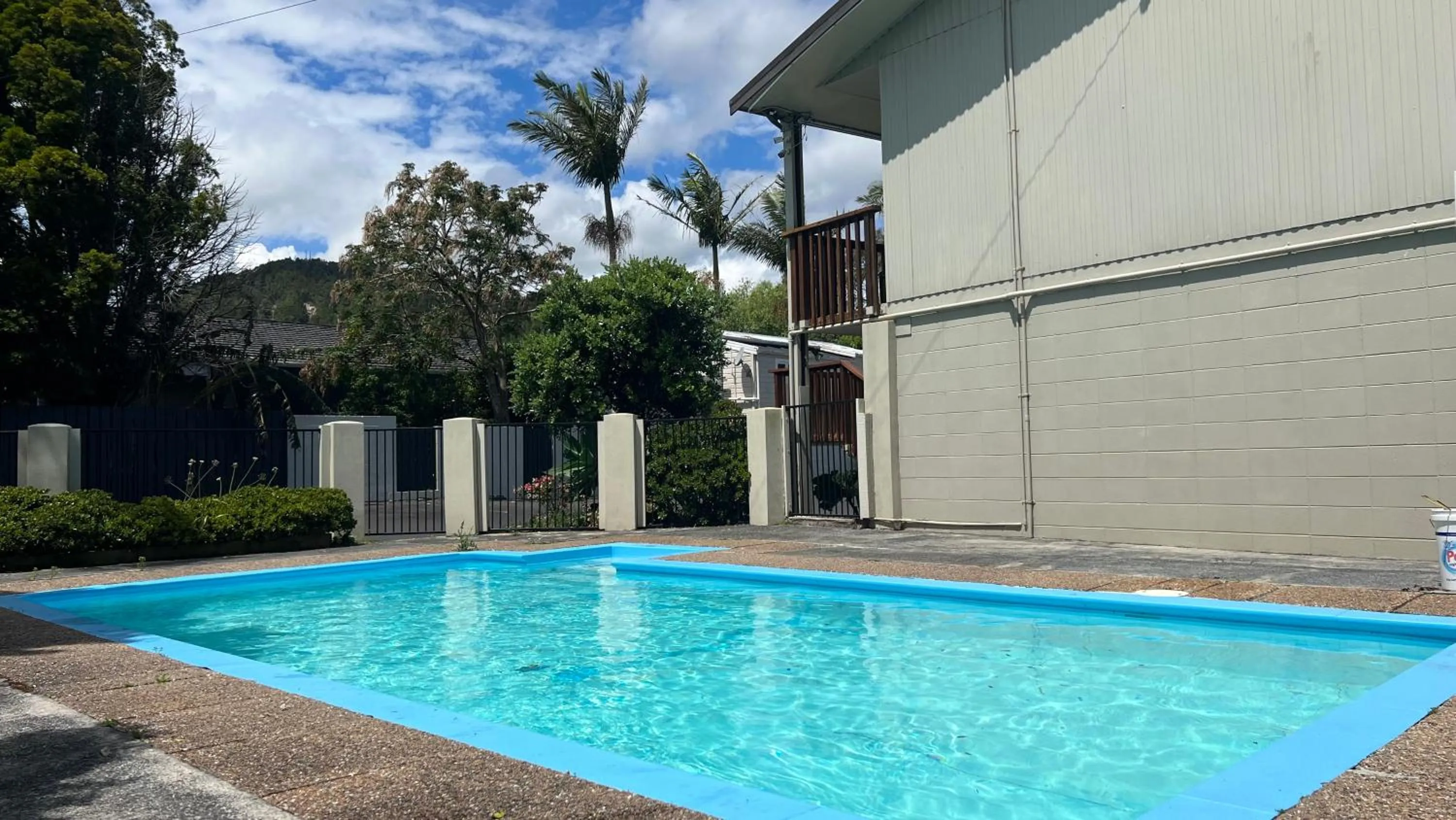 Swimming pool in Aaron Court Motel Whangarei