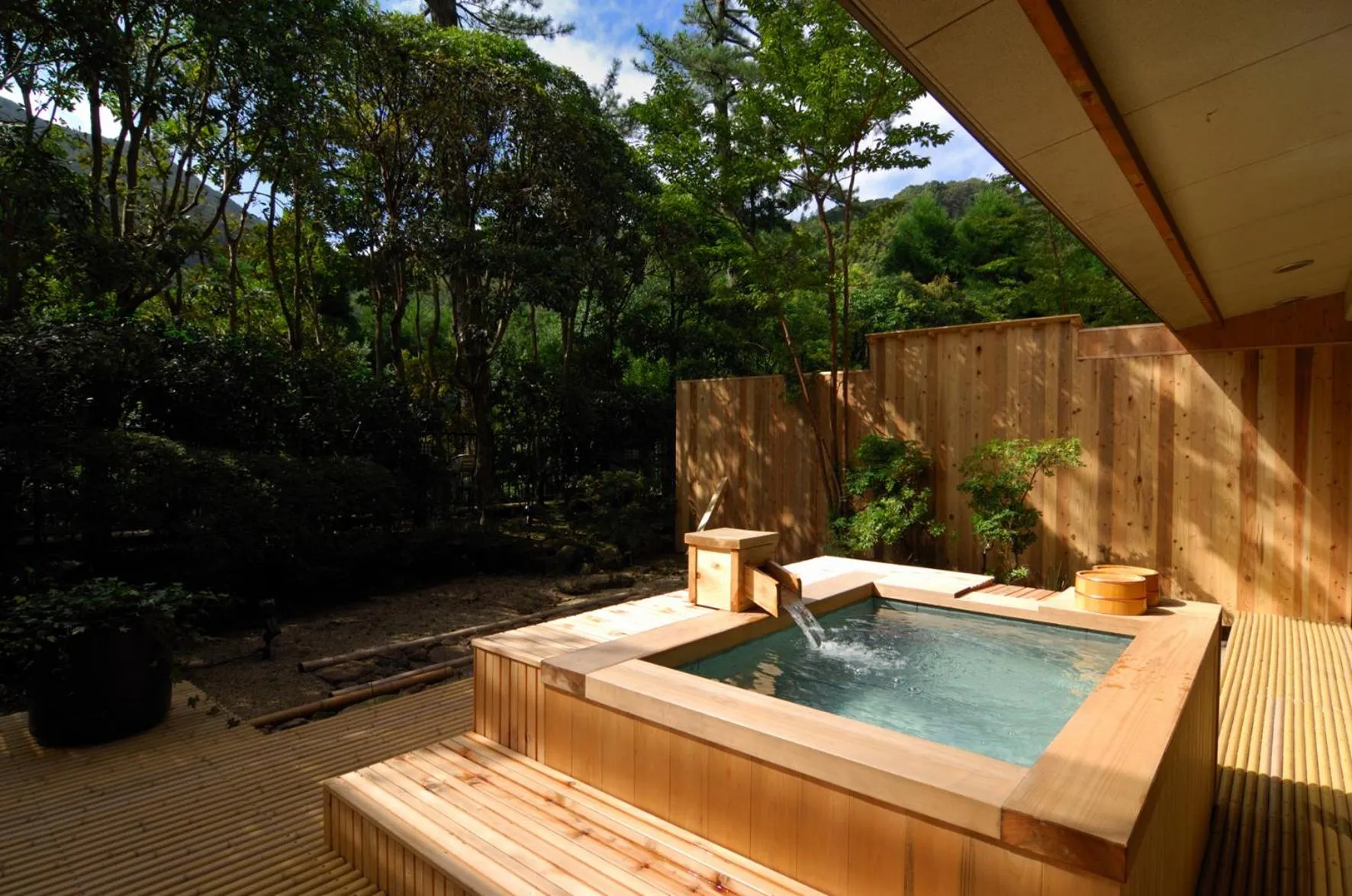 Open Air Bath in Oku Yugawara SANSUIROU
